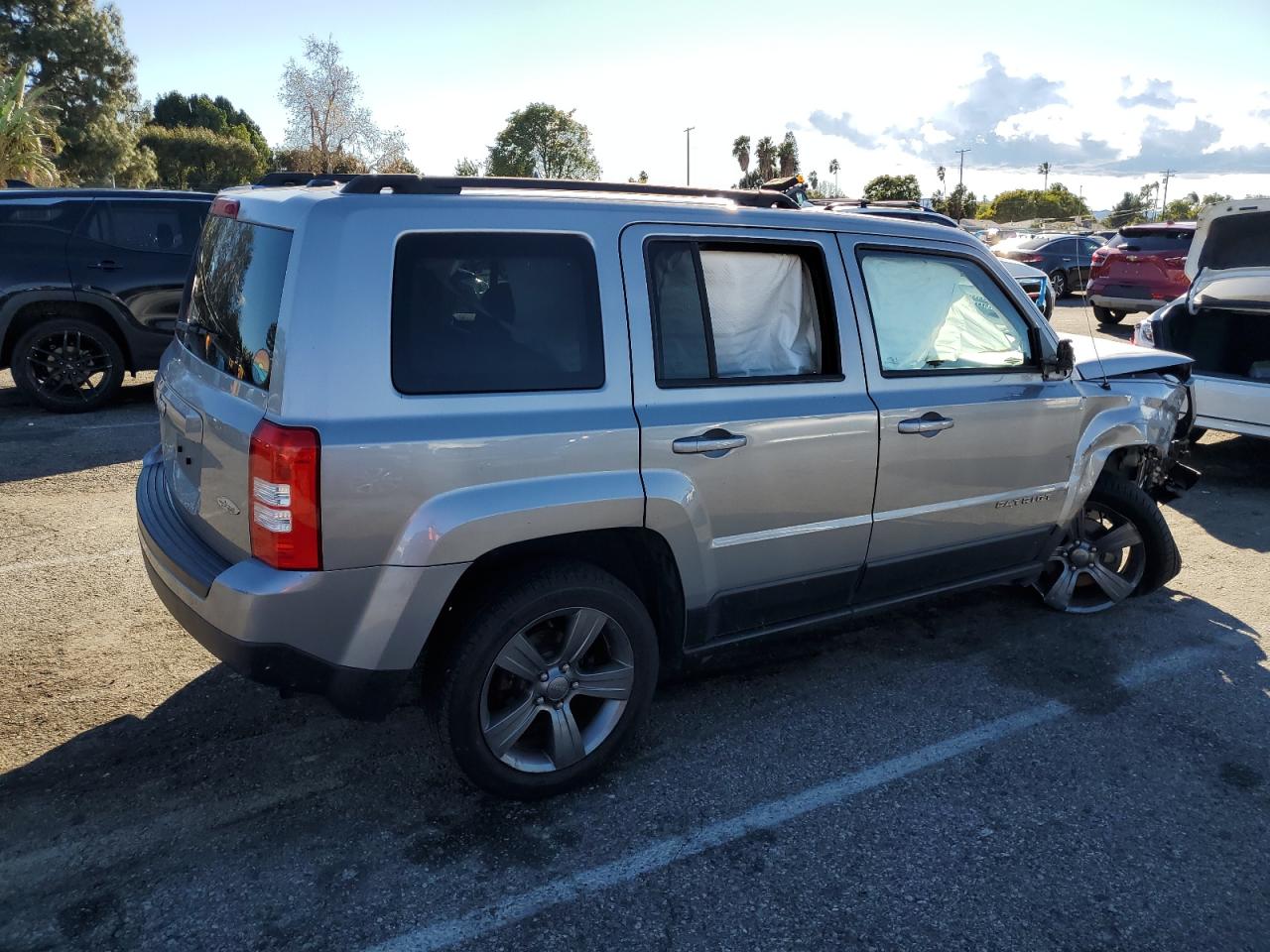 Photo 2 VIN: 1C4NJRFB1FD347922 - JEEP LIBERTY (PATRIOT) 