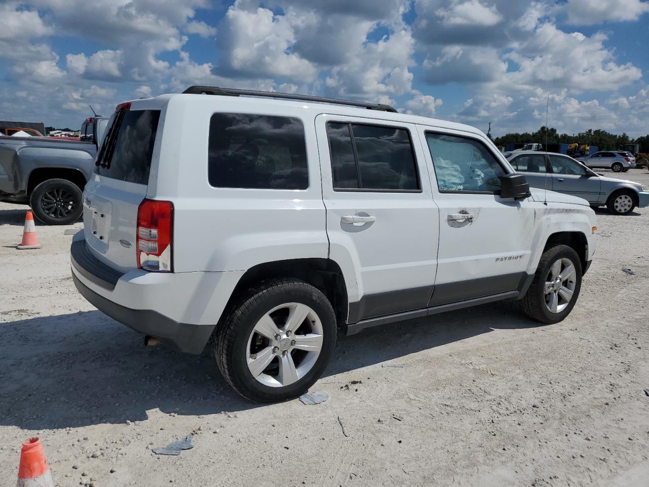 Photo 2 VIN: 1C4NJRFB2ED864113 - JEEP LIBERTY (PATRIOT) 