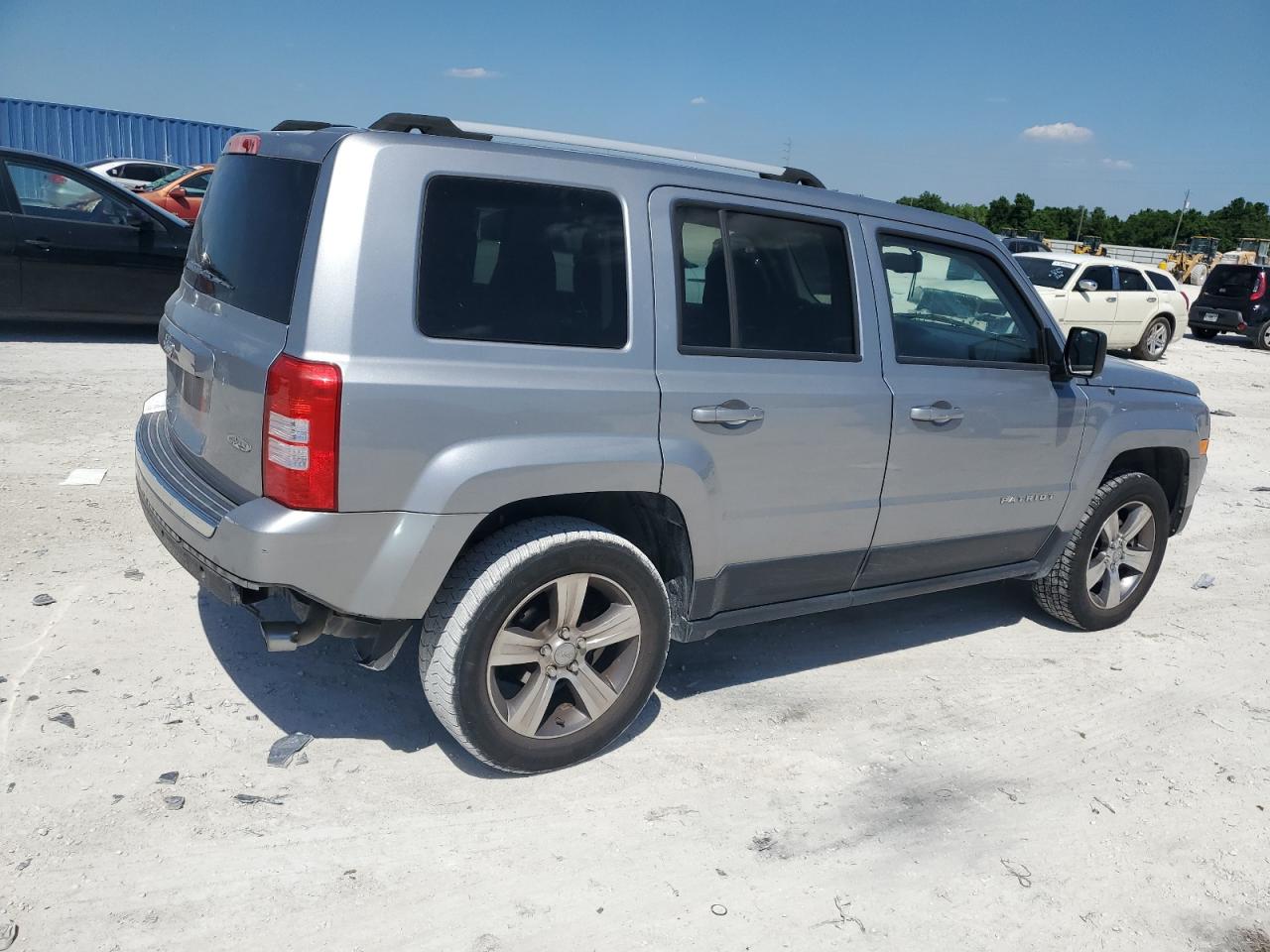 Photo 2 VIN: 1C4NJRFB3HD127068 - JEEP LIBERTY (PATRIOT) 