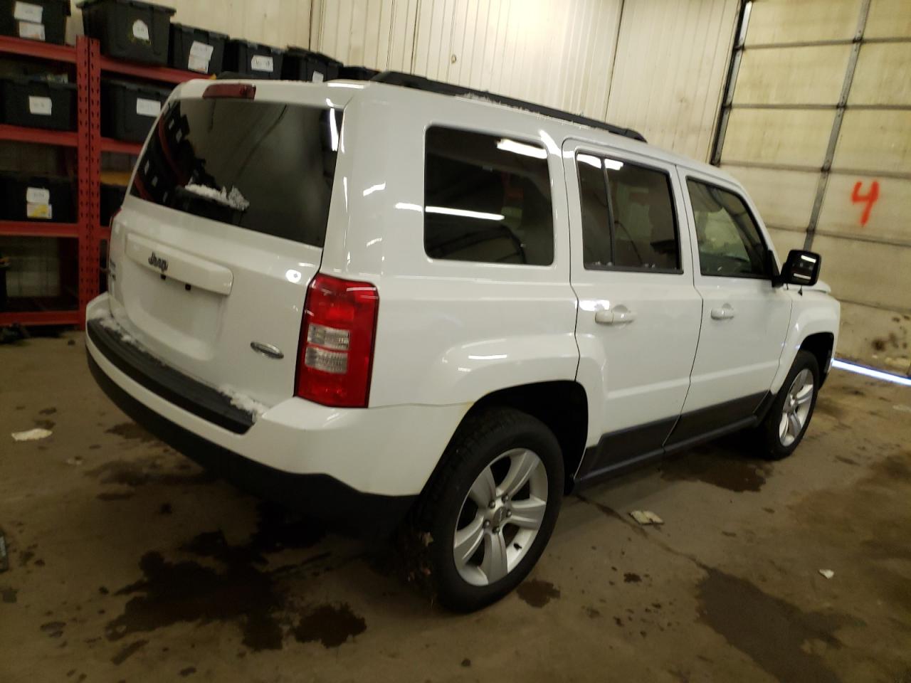 Photo 2 VIN: 1C4NJRFB4ED778267 - JEEP LIBERTY (PATRIOT) 