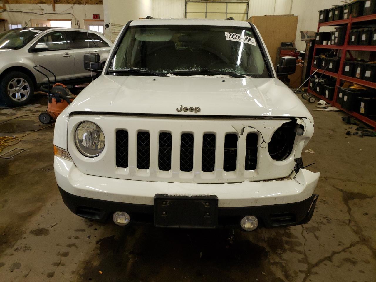 Photo 4 VIN: 1C4NJRFB4ED778267 - JEEP LIBERTY (PATRIOT) 