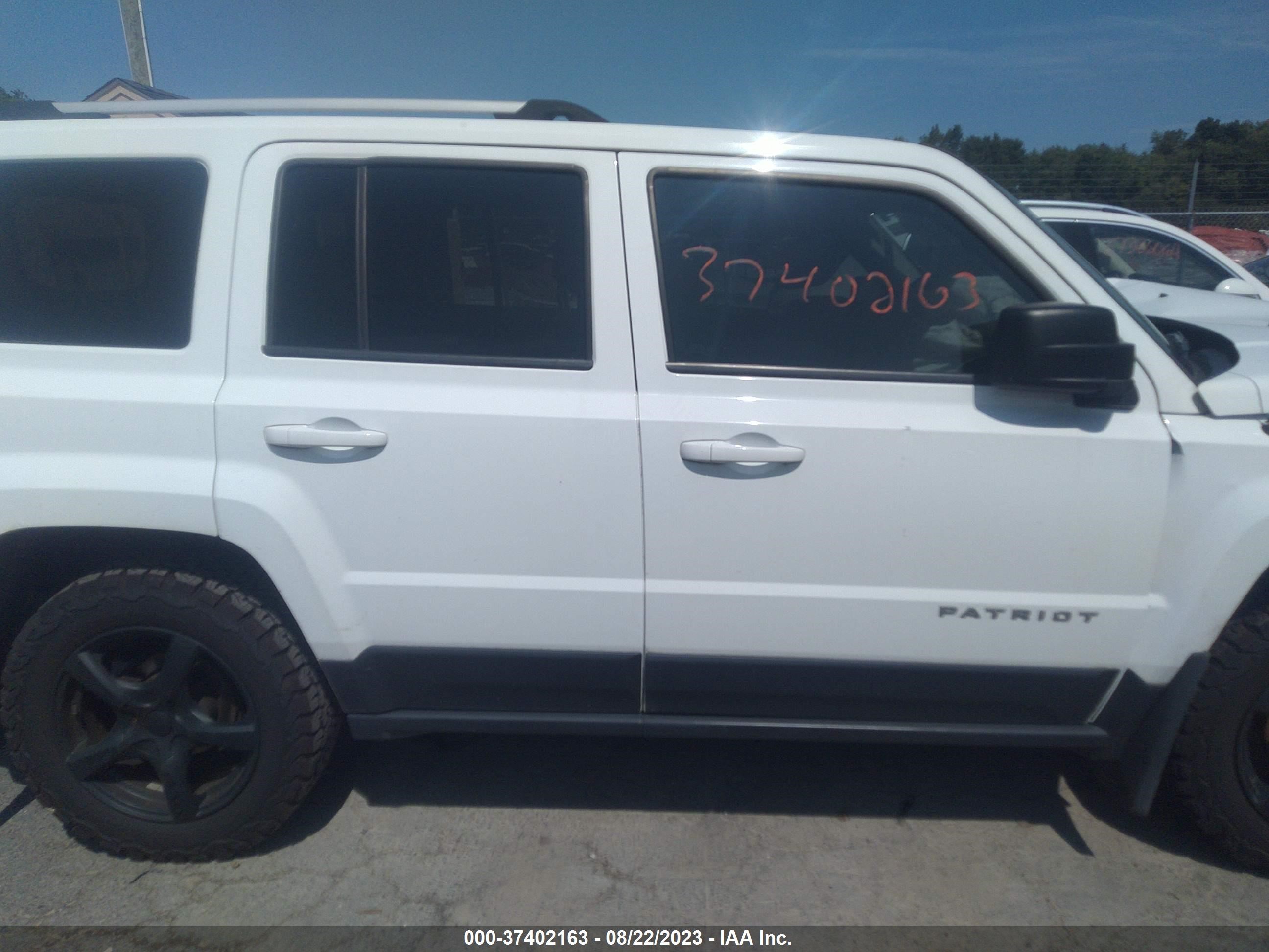 Photo 12 VIN: 1C4NJRFB4GD500634 - JEEP LIBERTY (PATRIOT) 