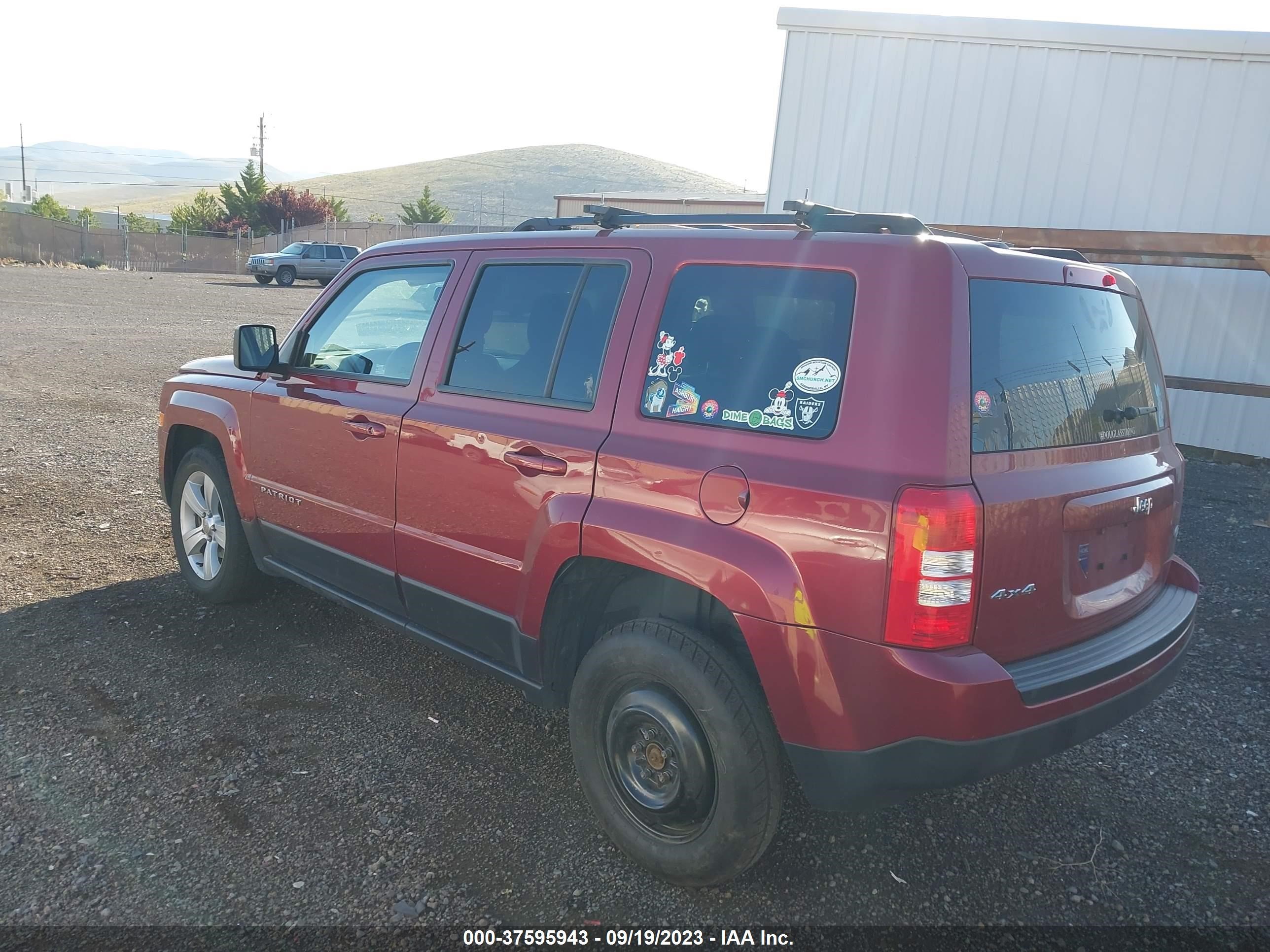 Photo 2 VIN: 1C4NJRFB5HD124852 - JEEP LIBERTY (PATRIOT) 