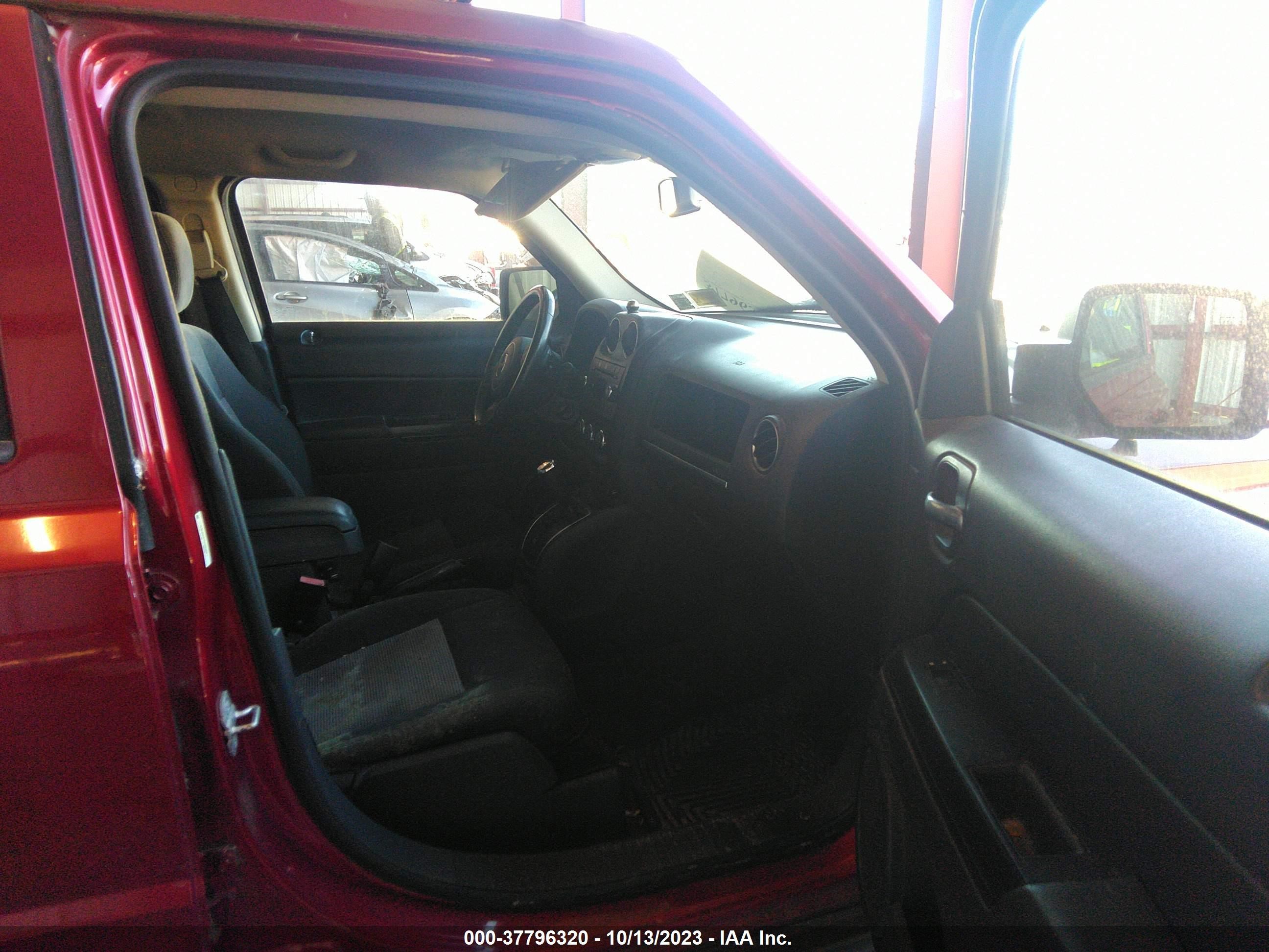 Photo 4 VIN: 1C4NJRFB7ED665428 - JEEP LIBERTY (PATRIOT) 