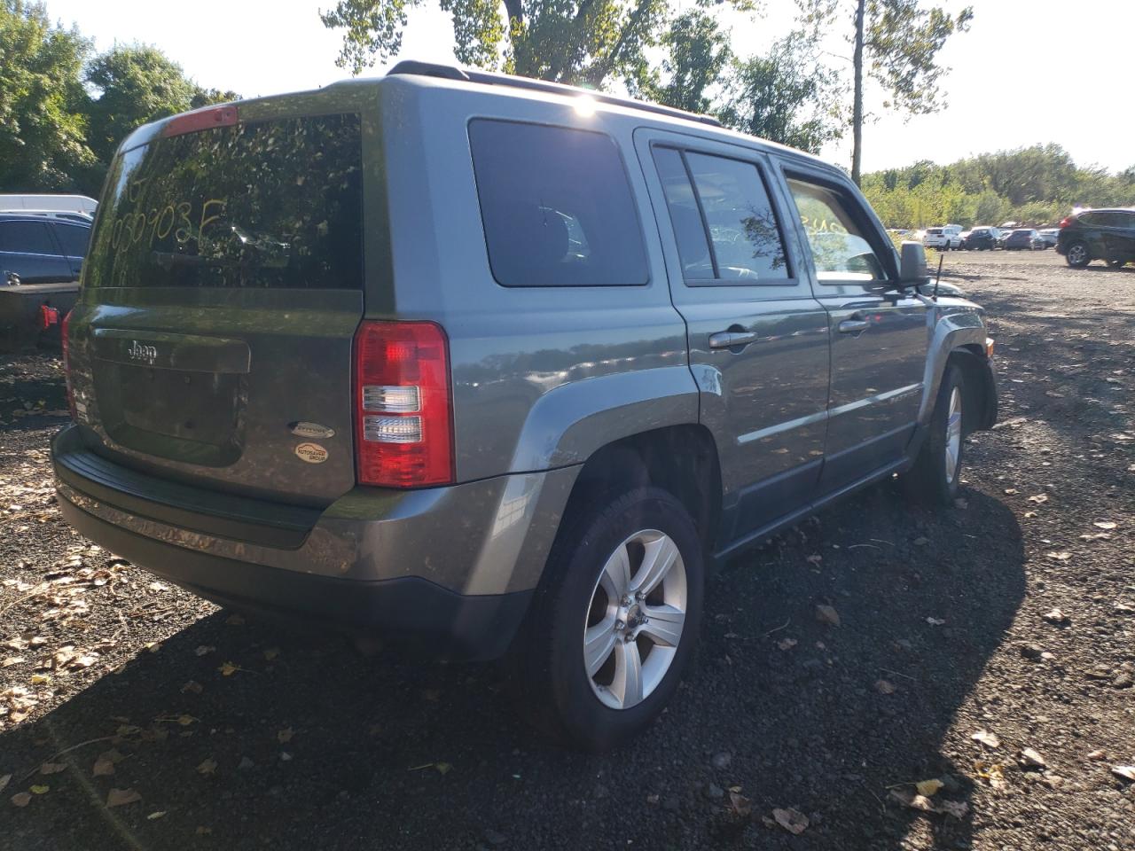 Photo 2 VIN: 1C4NJRFB8CD538393 - JEEP LIBERTY (PATRIOT) 