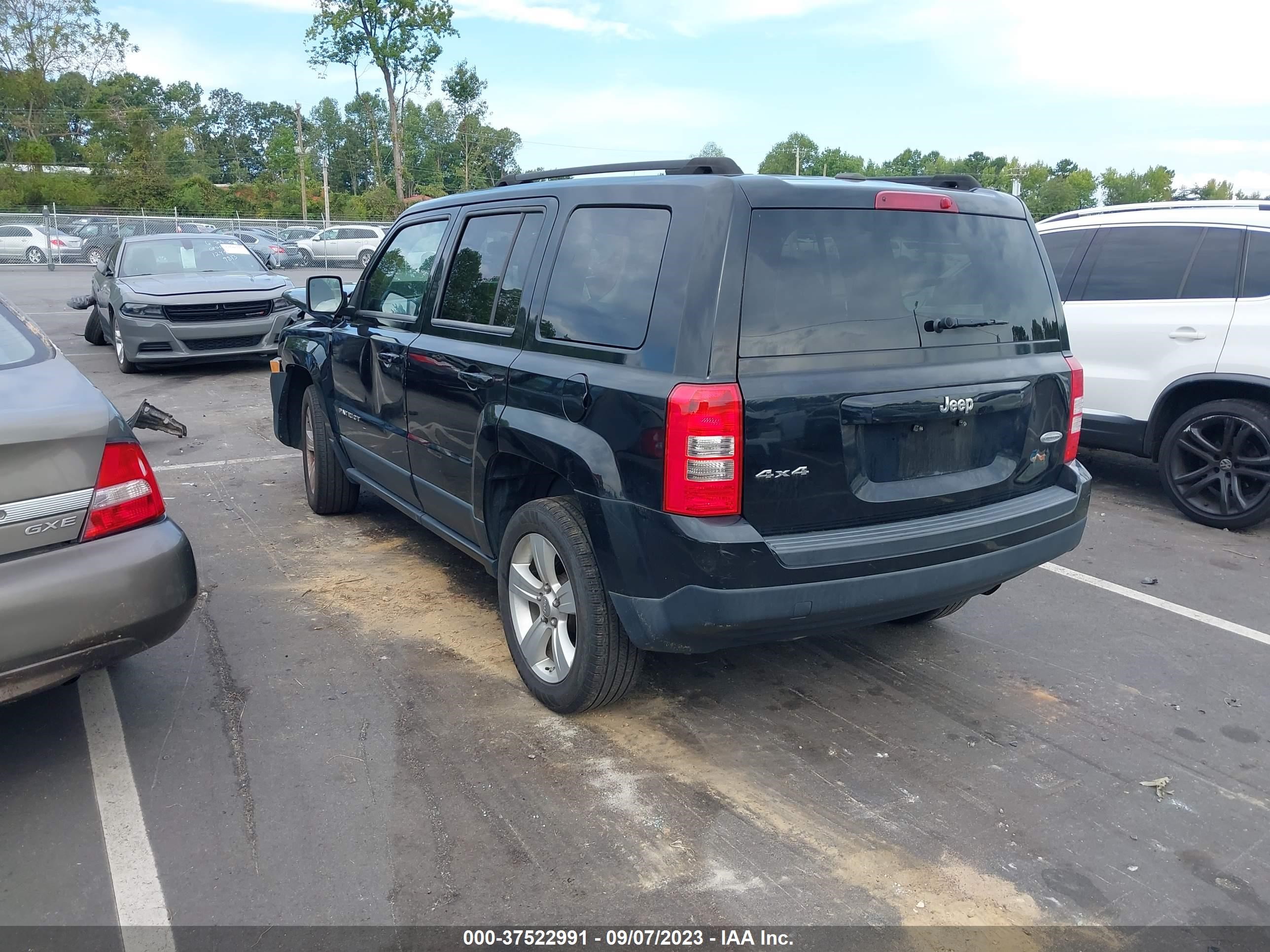 Photo 2 VIN: 1C4NJRFB8CD552102 - JEEP LIBERTY (PATRIOT) 