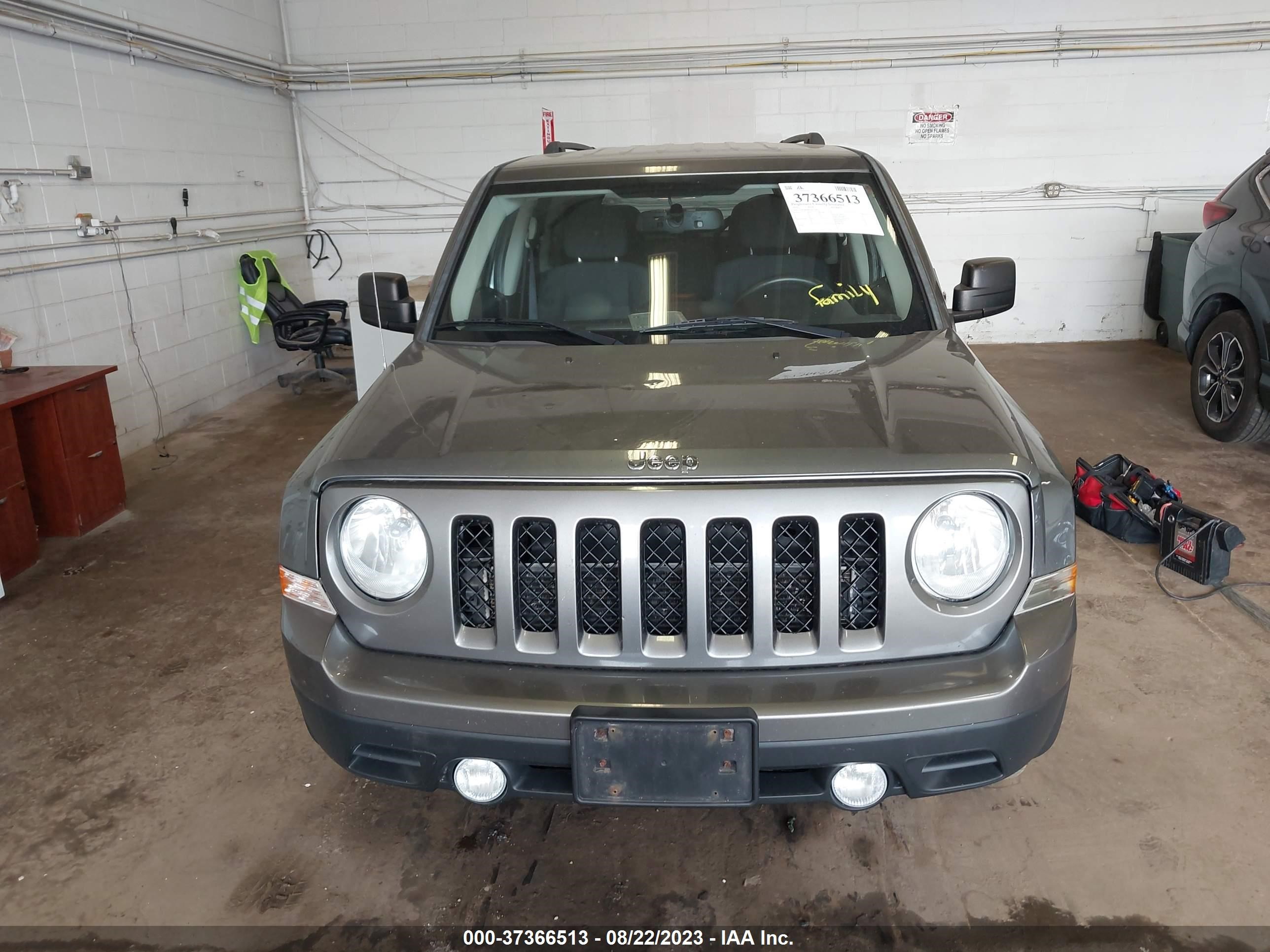 Photo 5 VIN: 1C4NJRFB8CD651440 - JEEP LIBERTY (PATRIOT) 