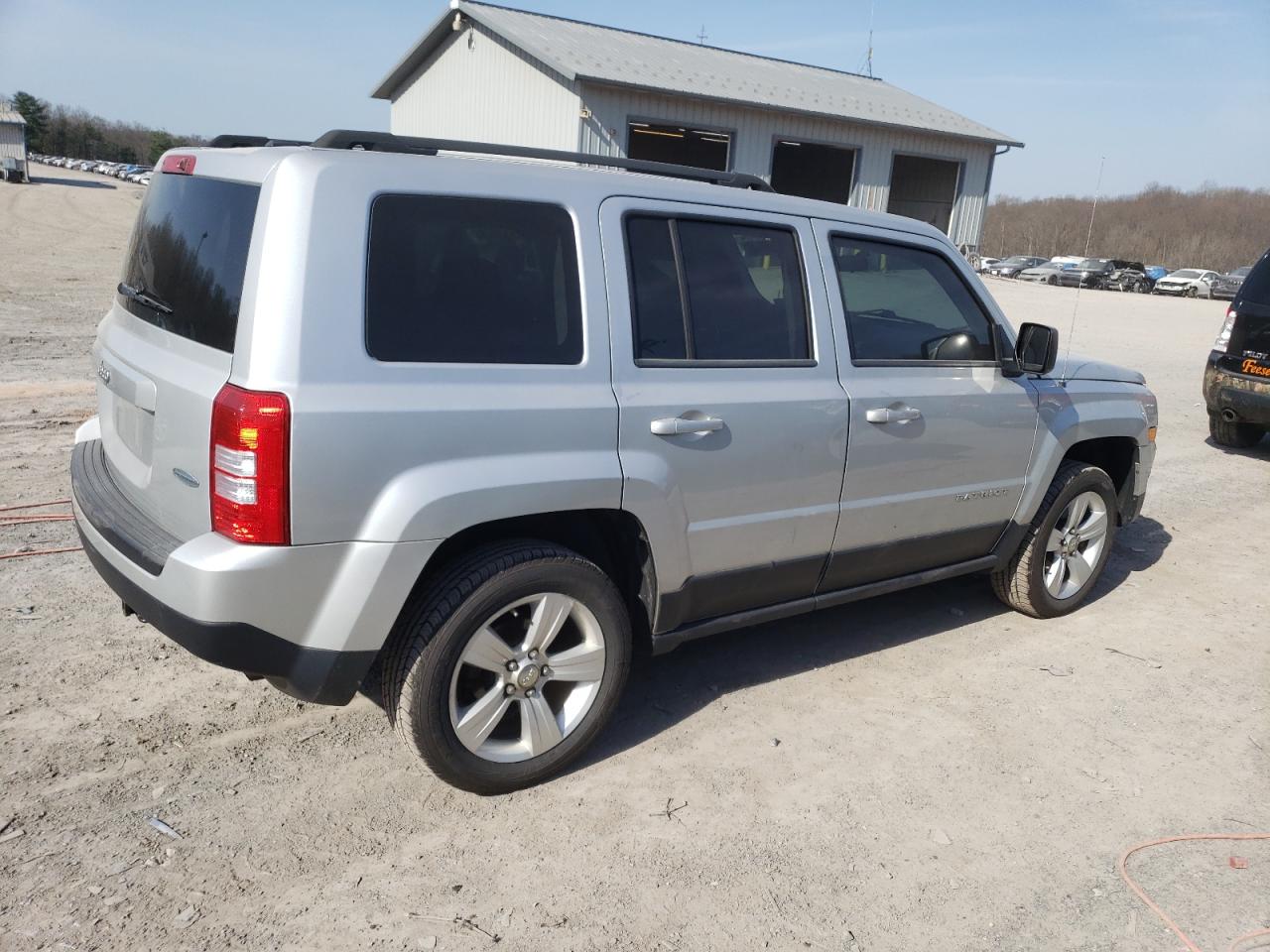 Photo 2 VIN: 1C4NJRFB9CD538127 - JEEP LIBERTY (PATRIOT) 