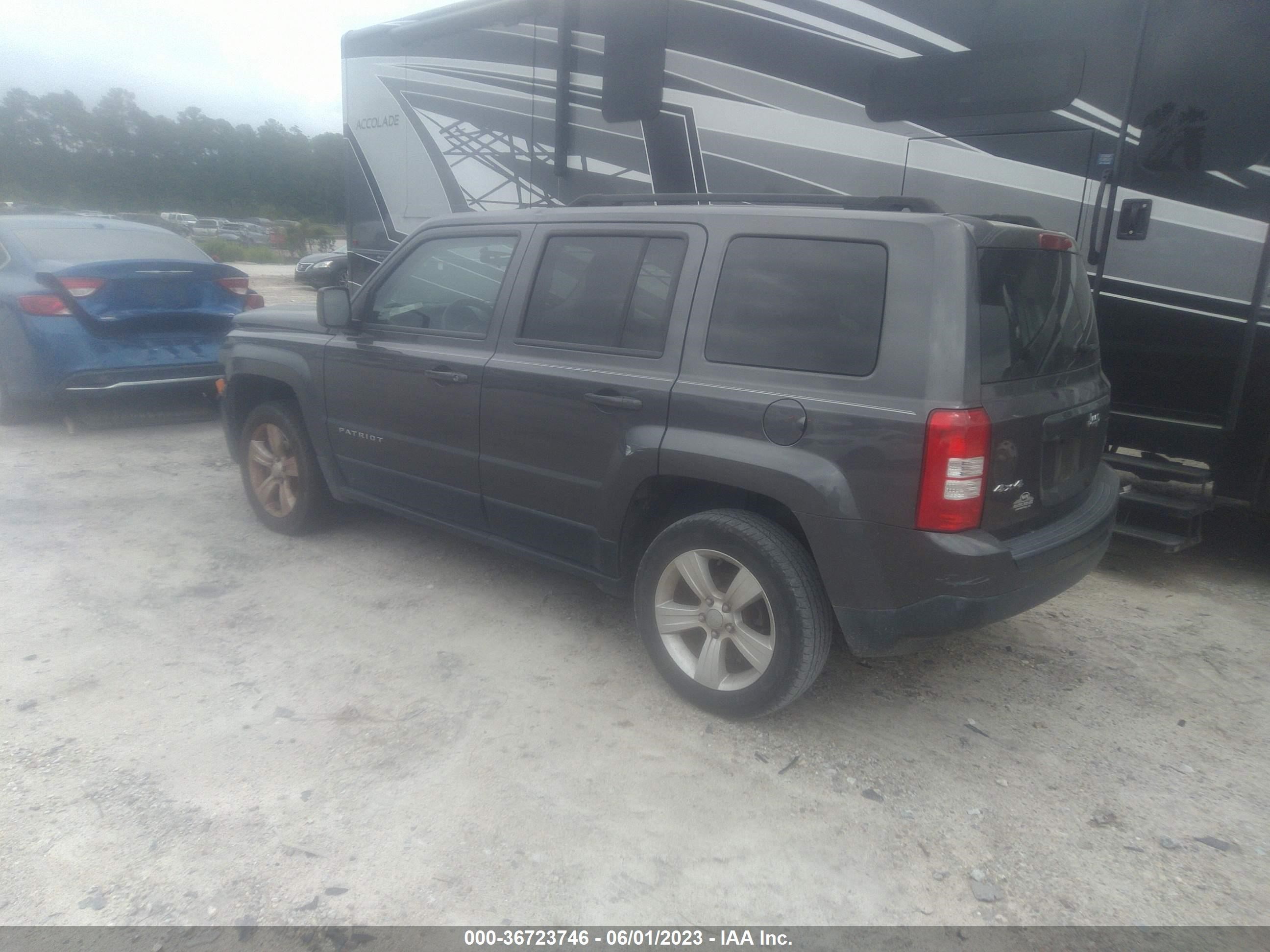 Photo 2 VIN: 1C4NJRFBXFD292855 - JEEP PATRIOT 