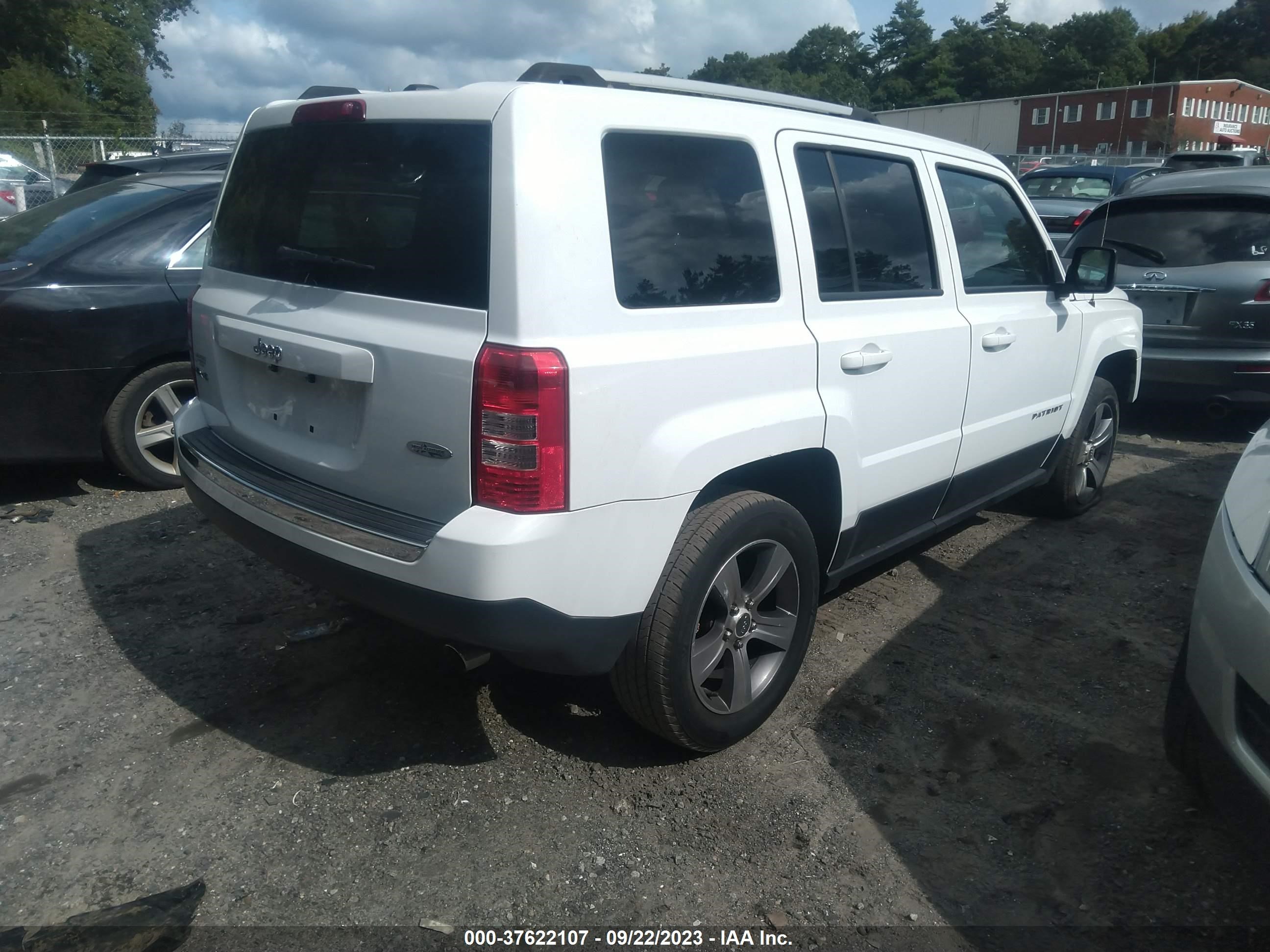 Photo 3 VIN: 1C4NJRFBXGD697308 - JEEP LIBERTY (PATRIOT) 