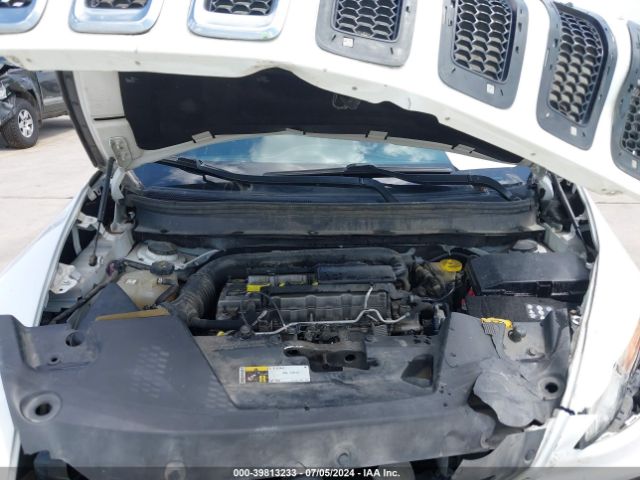 Photo 9 VIN: 1C4PJLAB1GW229985 - JEEP CHEROKEE 