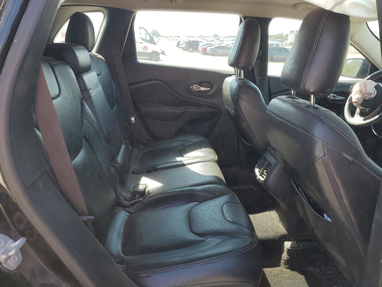 Photo 26 VIN: 1C4PJLAB3FW761043 - JEEP CHEROKEE S 