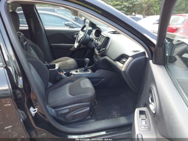 Photo 4 VIN: 1C4PJLAB3HW617818 - JEEP CHEROKEE 