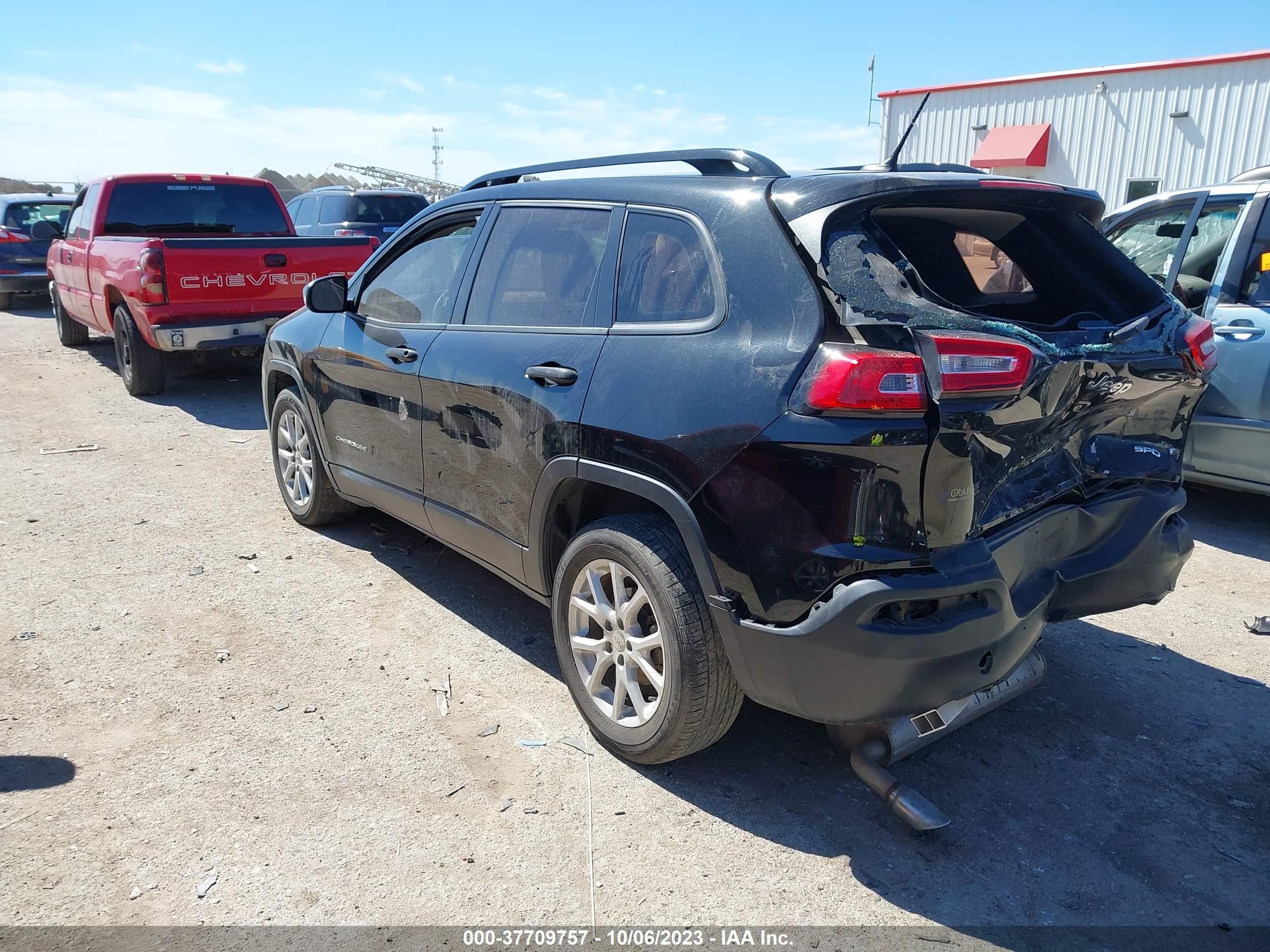 Photo 2 VIN: 1C4PJLAB5GW137035 - JEEP CHEROKEE 