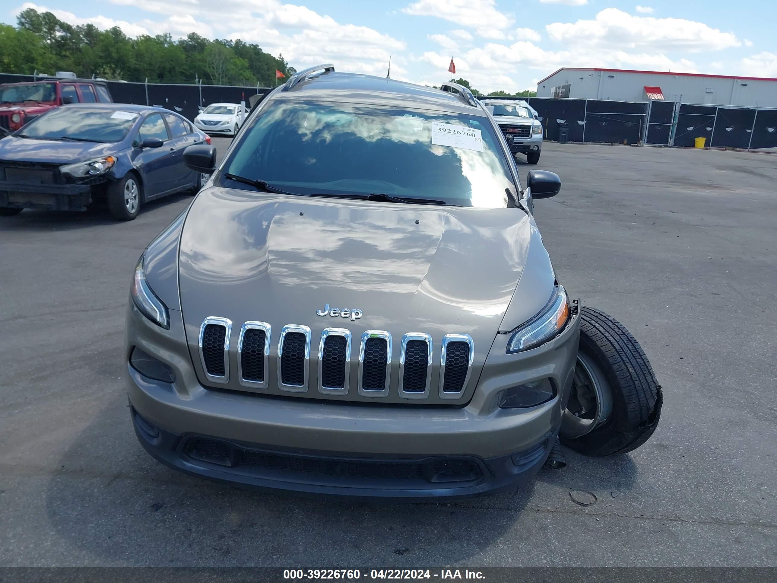 Photo 11 VIN: 1C4PJLAB9HW547600 - JEEP CHEROKEE 