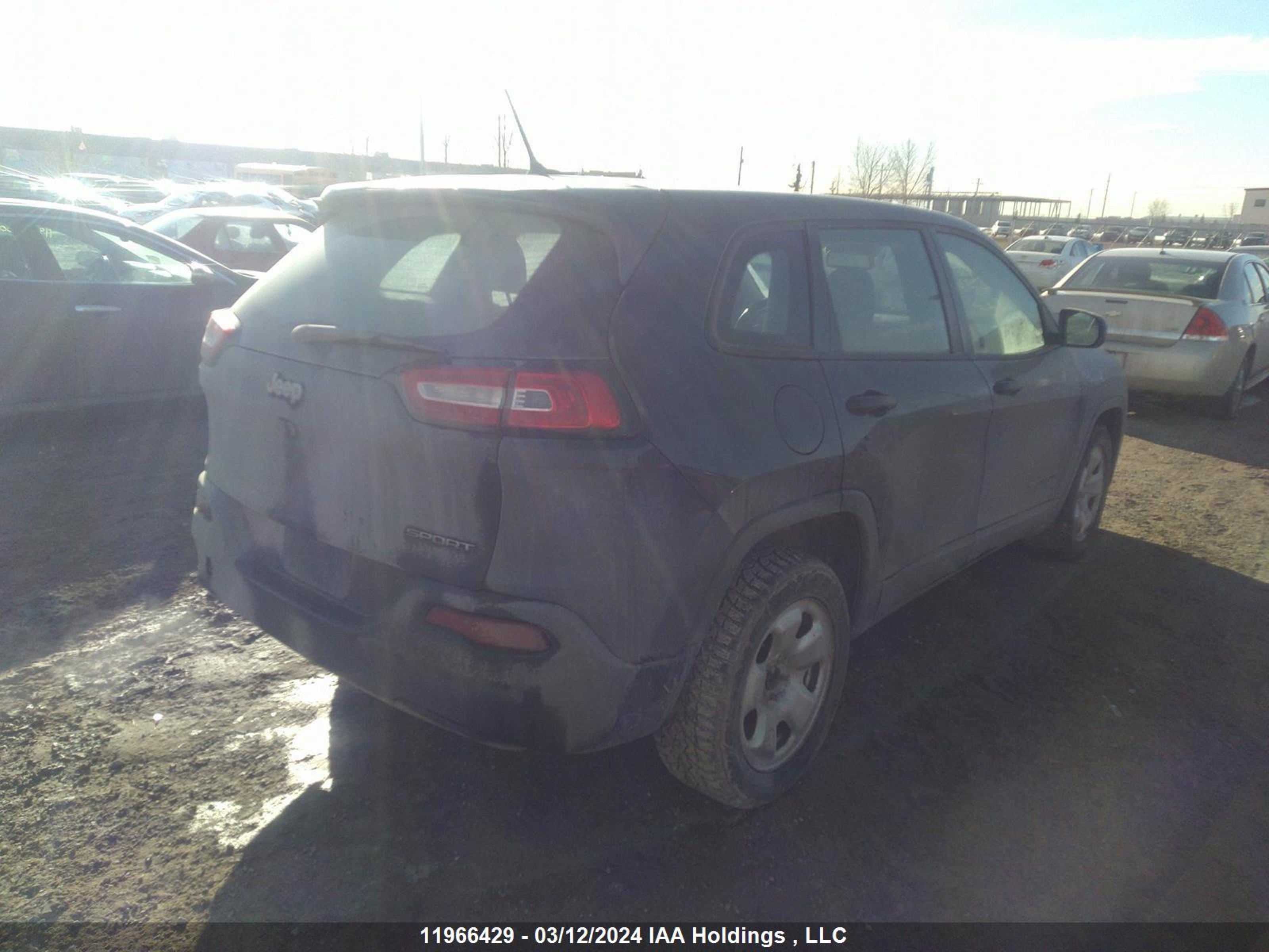 Photo 3 VIN: 1C4PJLABXFW612418 - JEEP CHEROKEE 