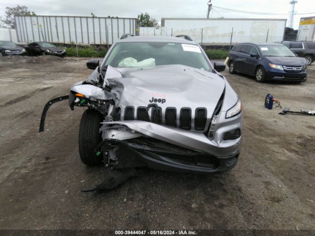 Photo 5 VIN: 1C4PJLABXHW548013 - JEEP CHEROKEE 