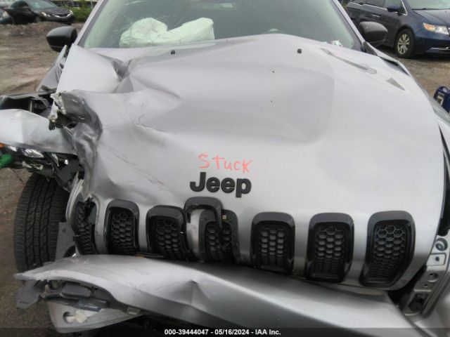 Photo 9 VIN: 1C4PJLABXHW548013 - JEEP CHEROKEE 