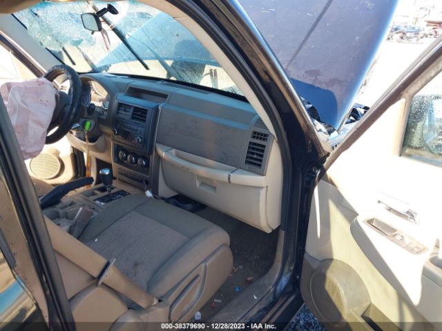 Photo 4 VIN: 1C4PJLAK0CW125790 - JEEP LIBERTY 