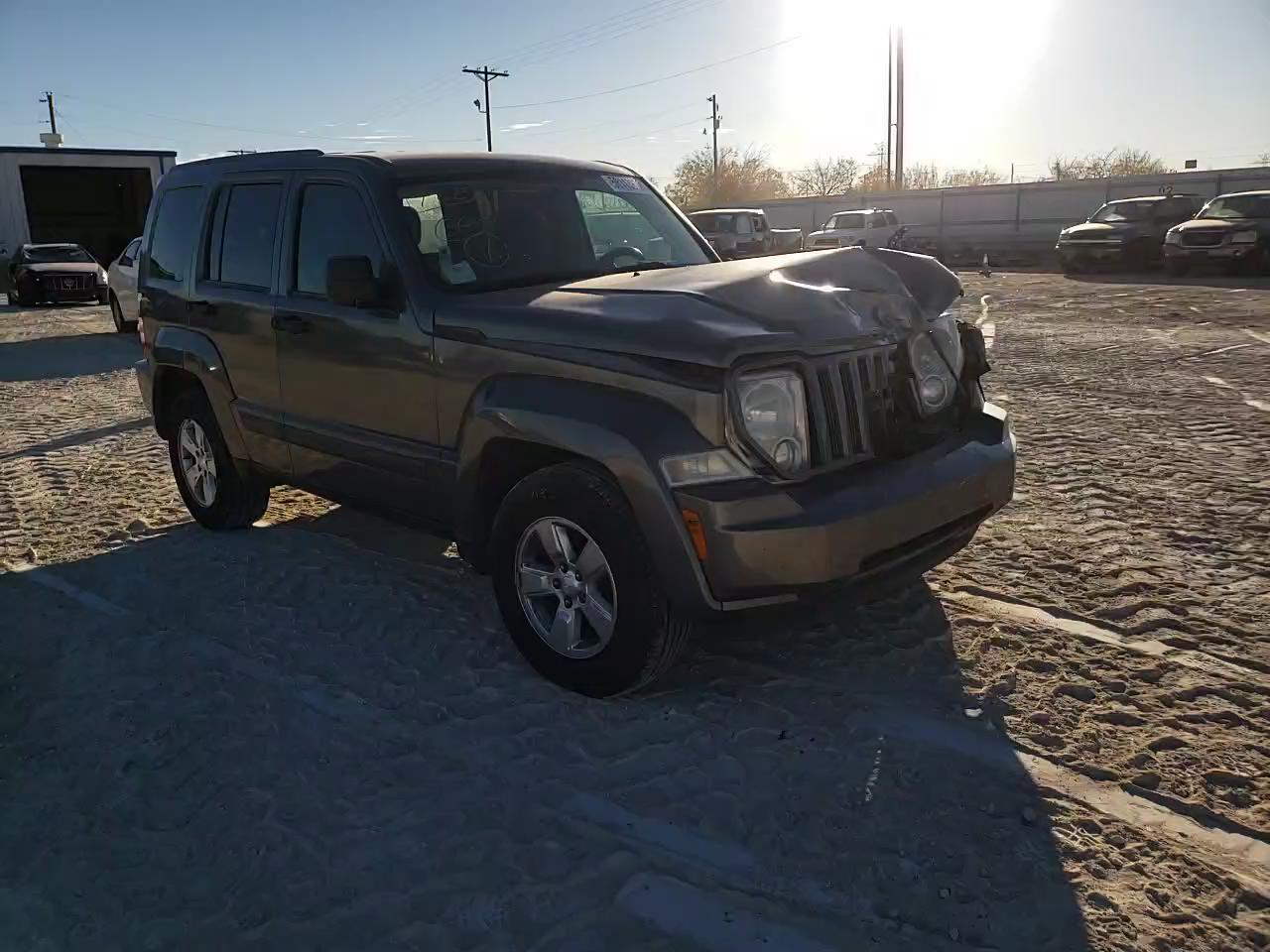 Photo 10 VIN: 1C4PJLAK1CW156823 - JEEP LIBERTY SP 