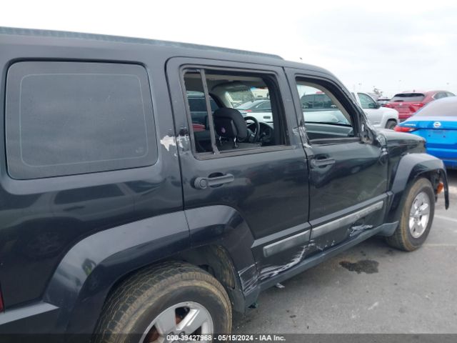 Photo 5 VIN: 1C4PJLAK1CW174822 - JEEP LIBERTY 