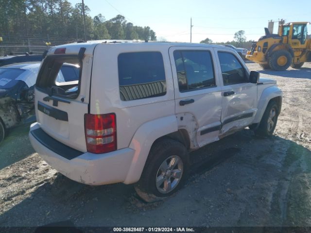 Photo 3 VIN: 1C4PJLAK2CW116718 - JEEP LIBERTY 