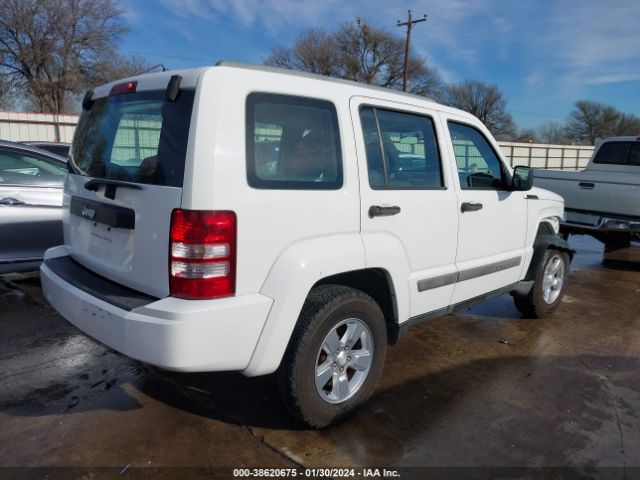 Photo 3 VIN: 1C4PJLAK3CW105632 - JEEP LIBERTY 