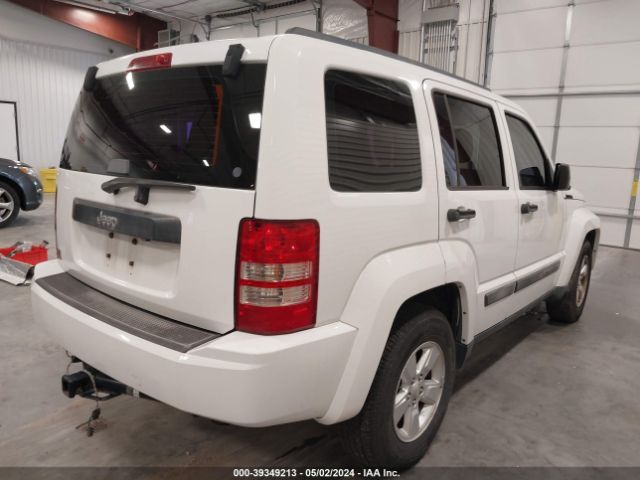 Photo 3 VIN: 1C4PJLAK5CW179828 - JEEP LIBERTY 