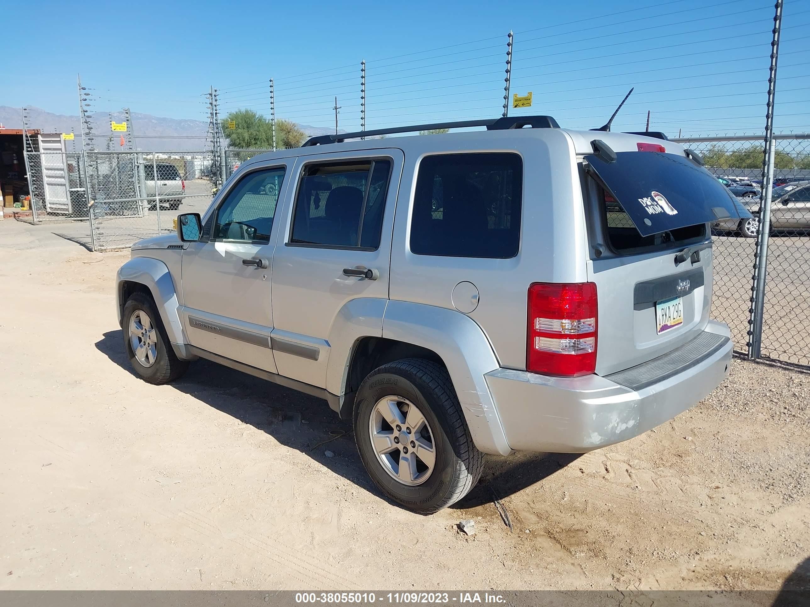 Photo 2 VIN: 1C4PJLAK8CW132356 - JEEP LIBERTY (NORTH AMERICA) 