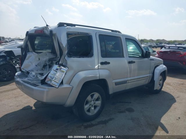 Photo 3 VIN: 1C4PJLAK9CW180187 - JEEP LIBERTY 