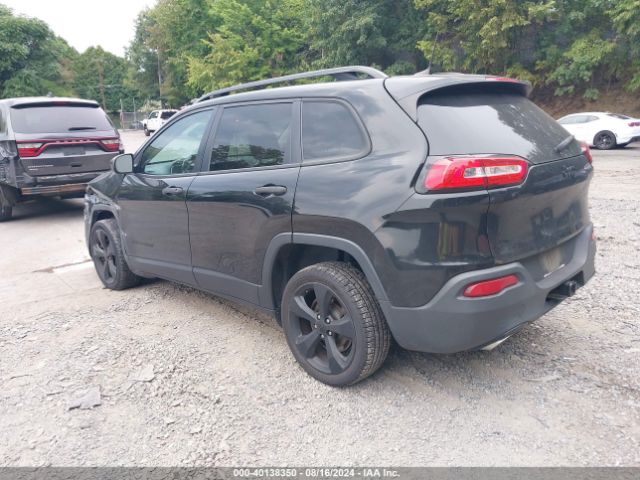 Photo 2 VIN: 1C4PJLAS3HW667196 - JEEP CHEROKEE 