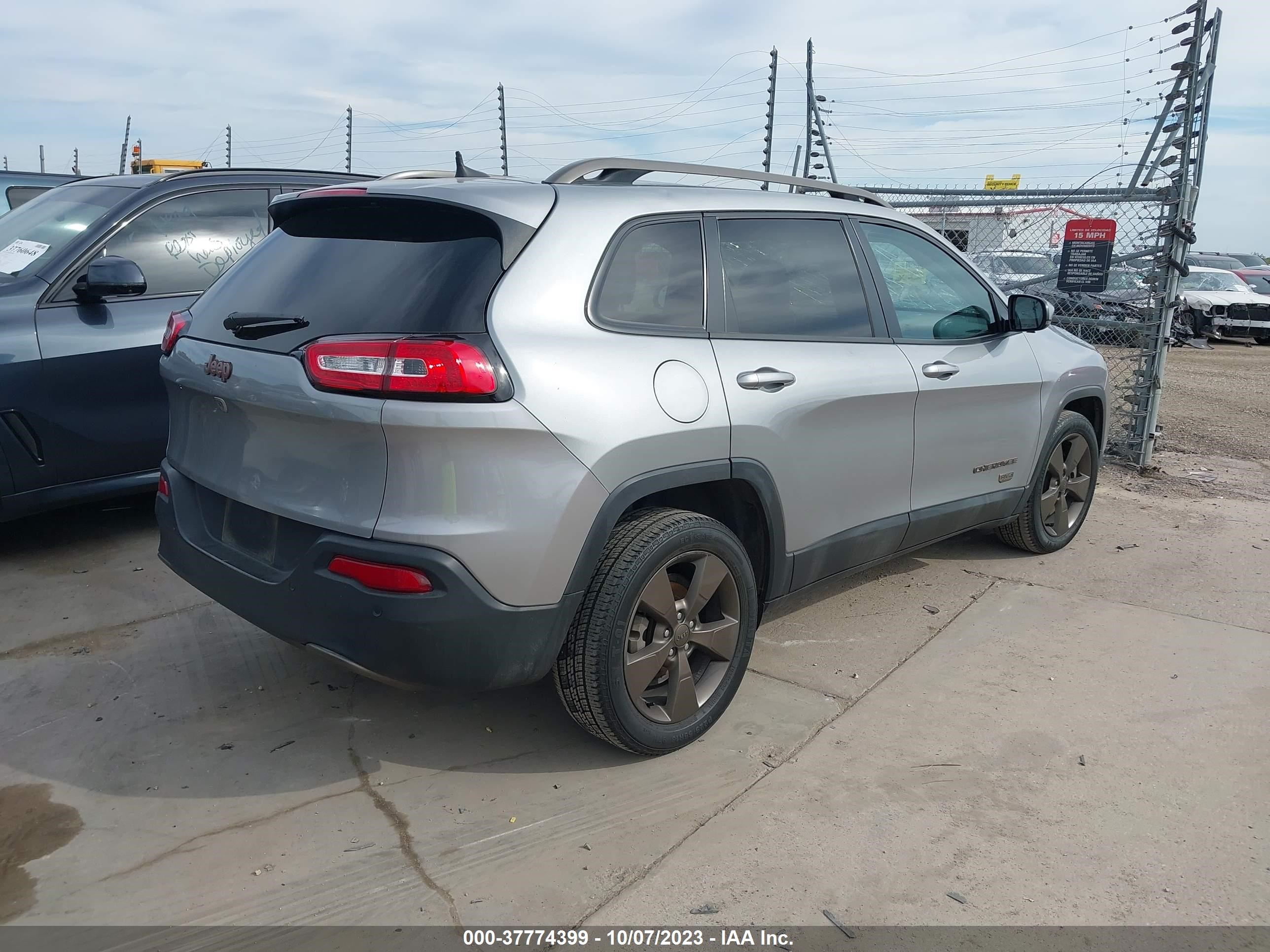 Photo 3 VIN: 1C4PJLCB0GW287566 - JEEP CHEROKEE 