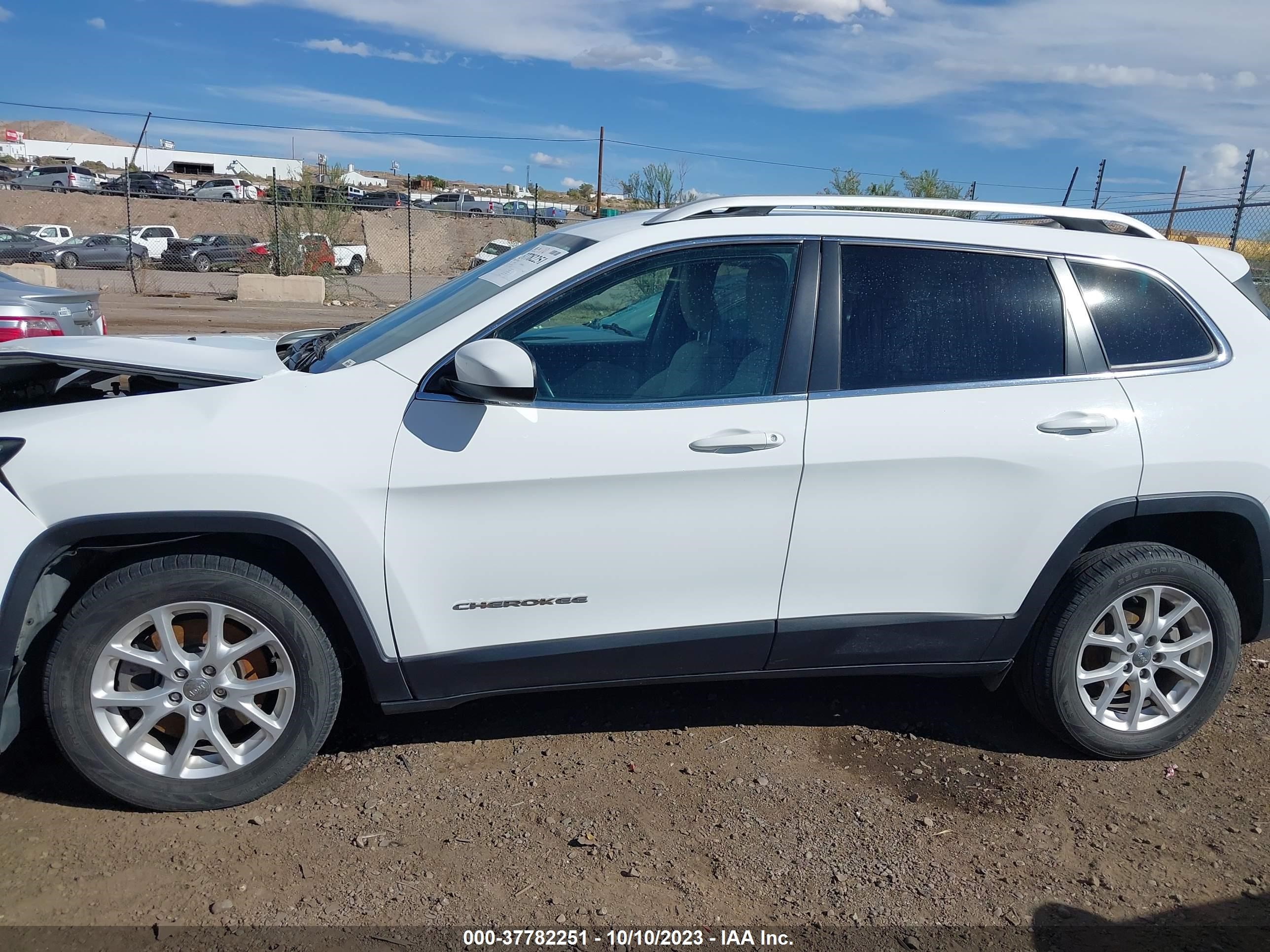 Photo 13 VIN: 1C4PJLCB0GW356112 - JEEP CHEROKEE 