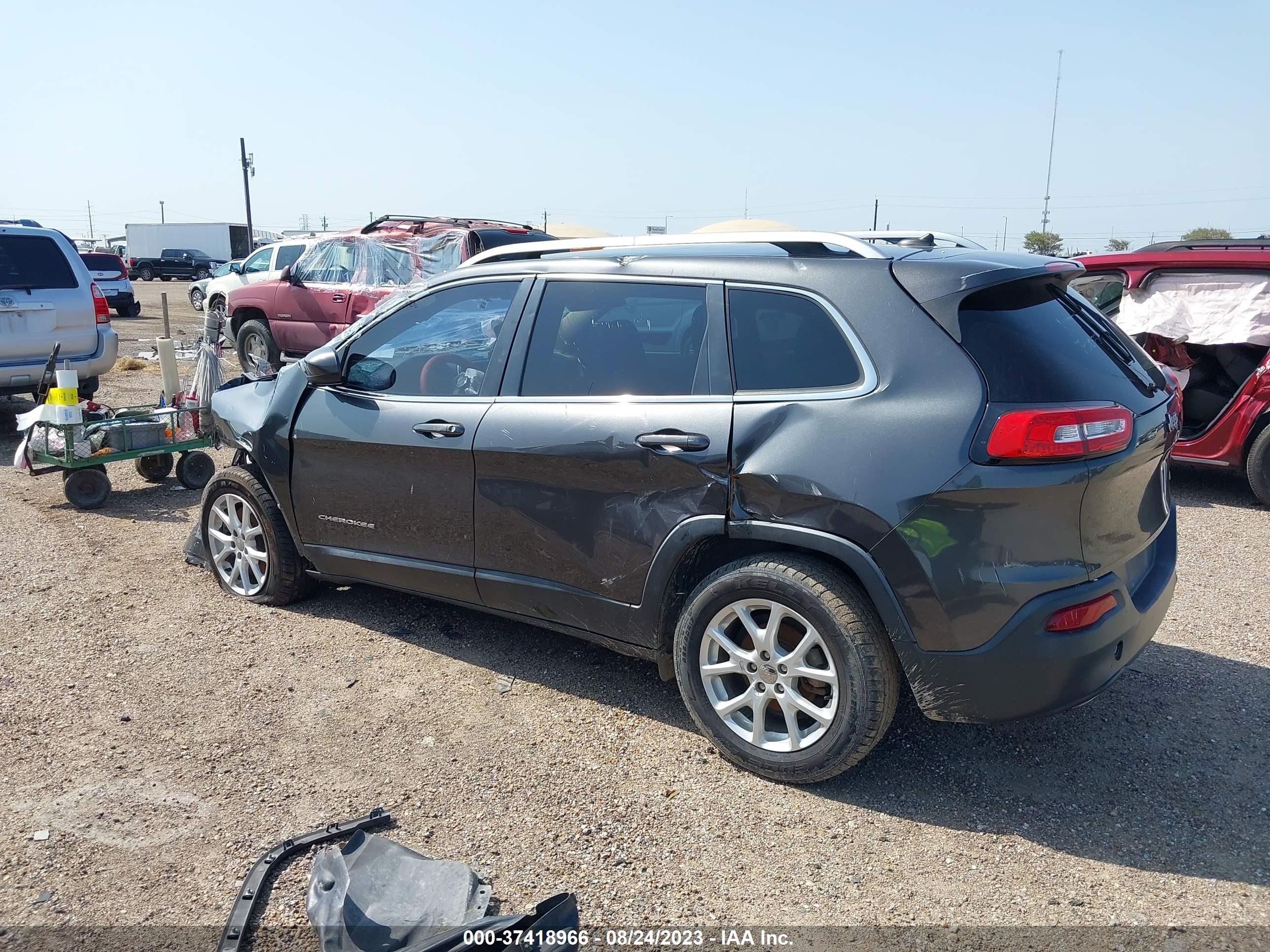 Photo 14 VIN: 1C4PJLCB0HW586427 - JEEP CHEROKEE 