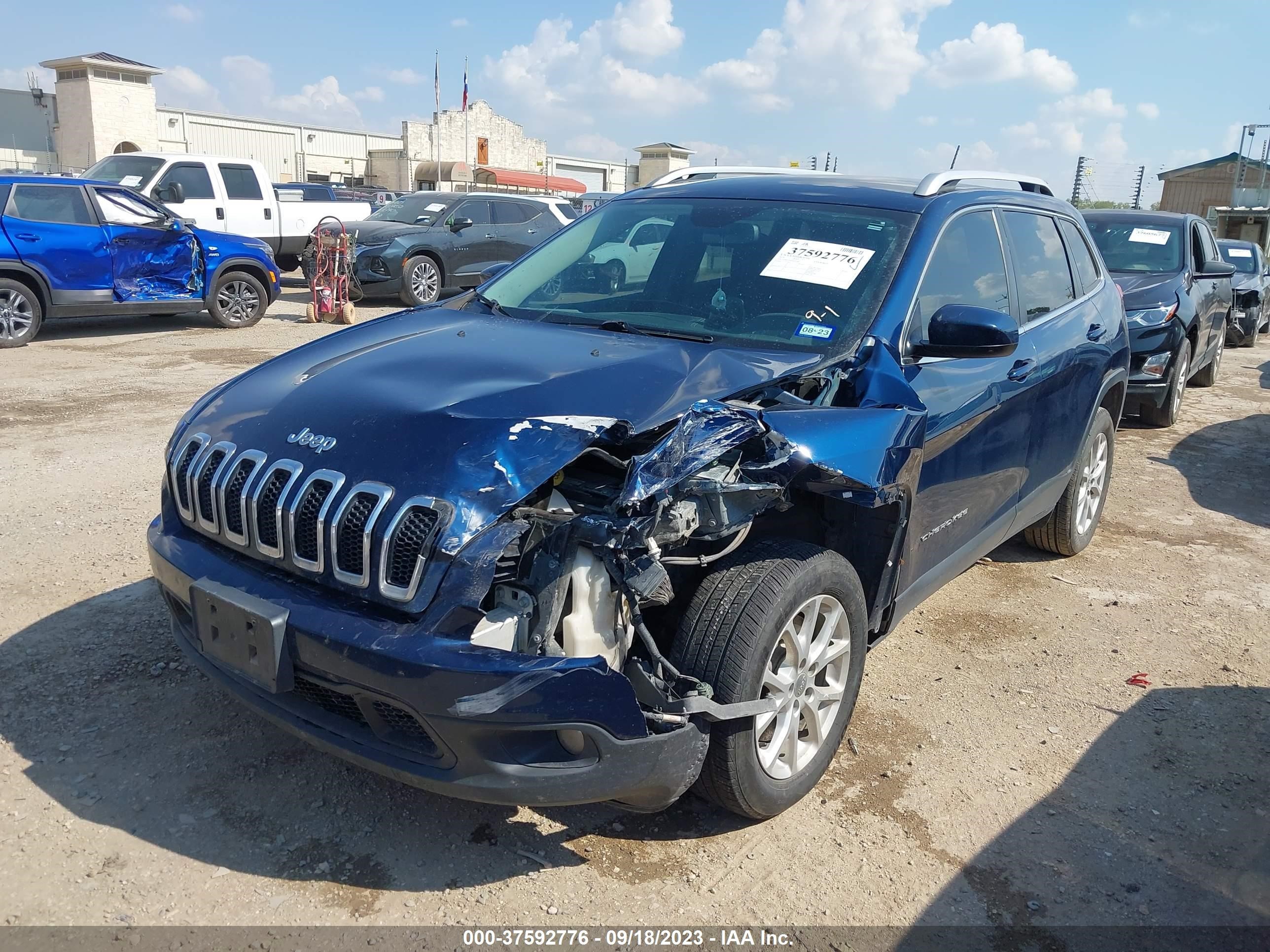 Photo 1 VIN: 1C4PJLCB0JD605706 - JEEP CHEROKEE 