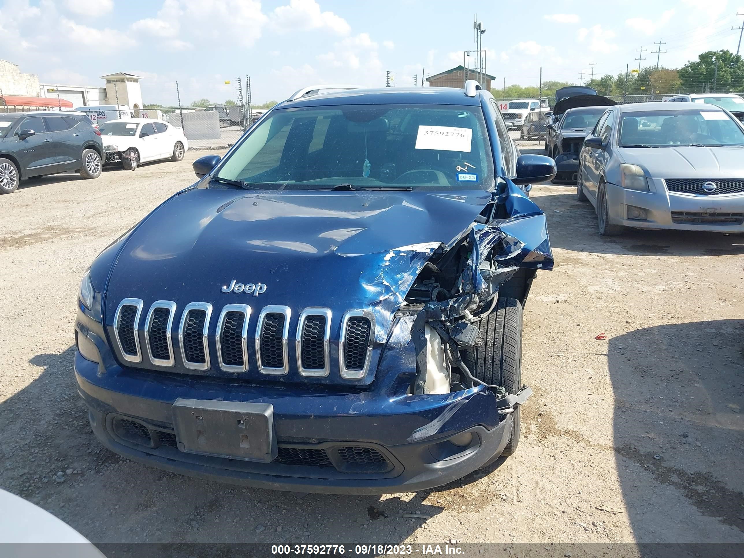 Photo 11 VIN: 1C4PJLCB0JD605706 - JEEP CHEROKEE 