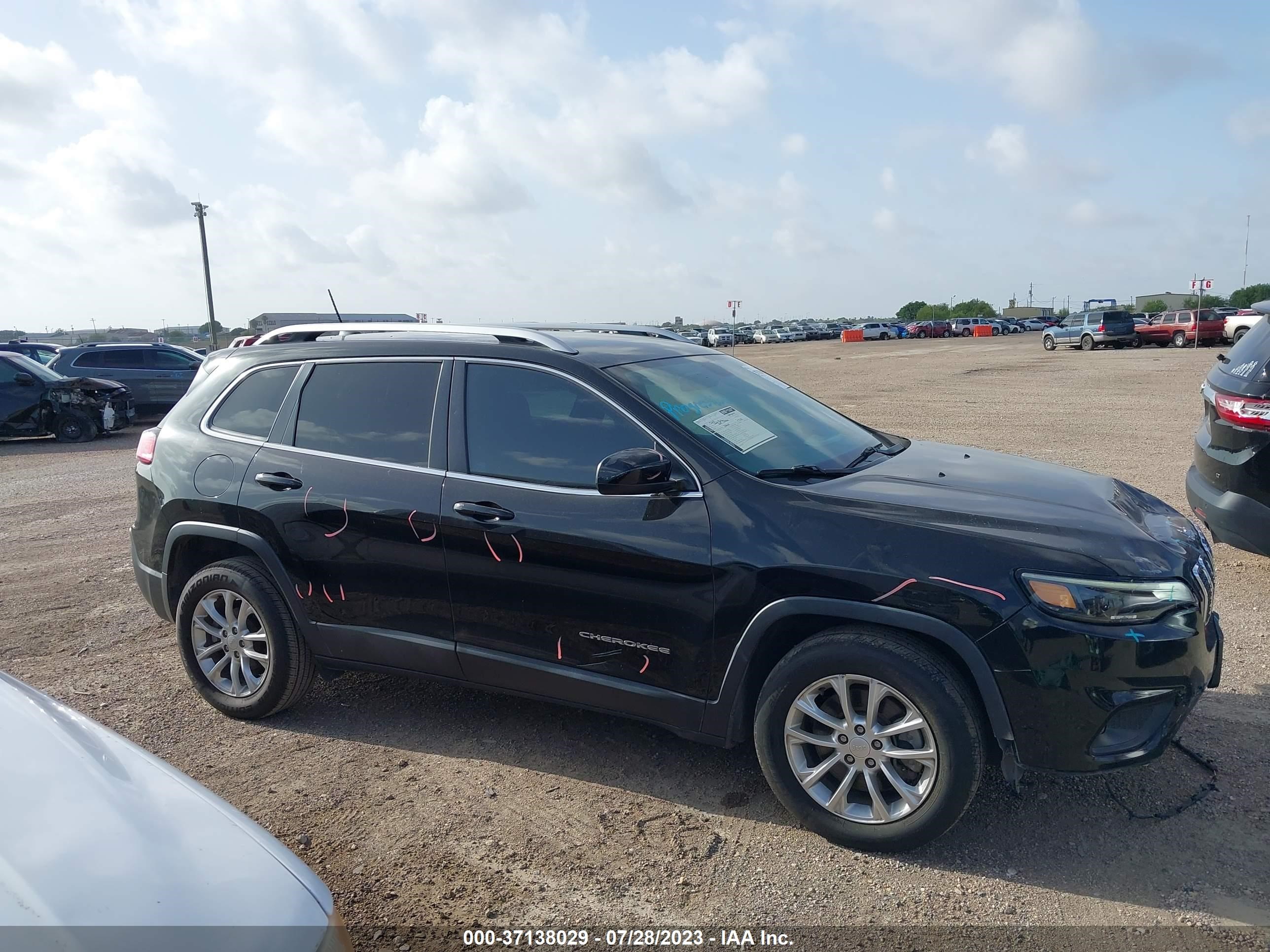 Photo 13 VIN: 1C4PJLCB0KD148249 - JEEP CHEROKEE 