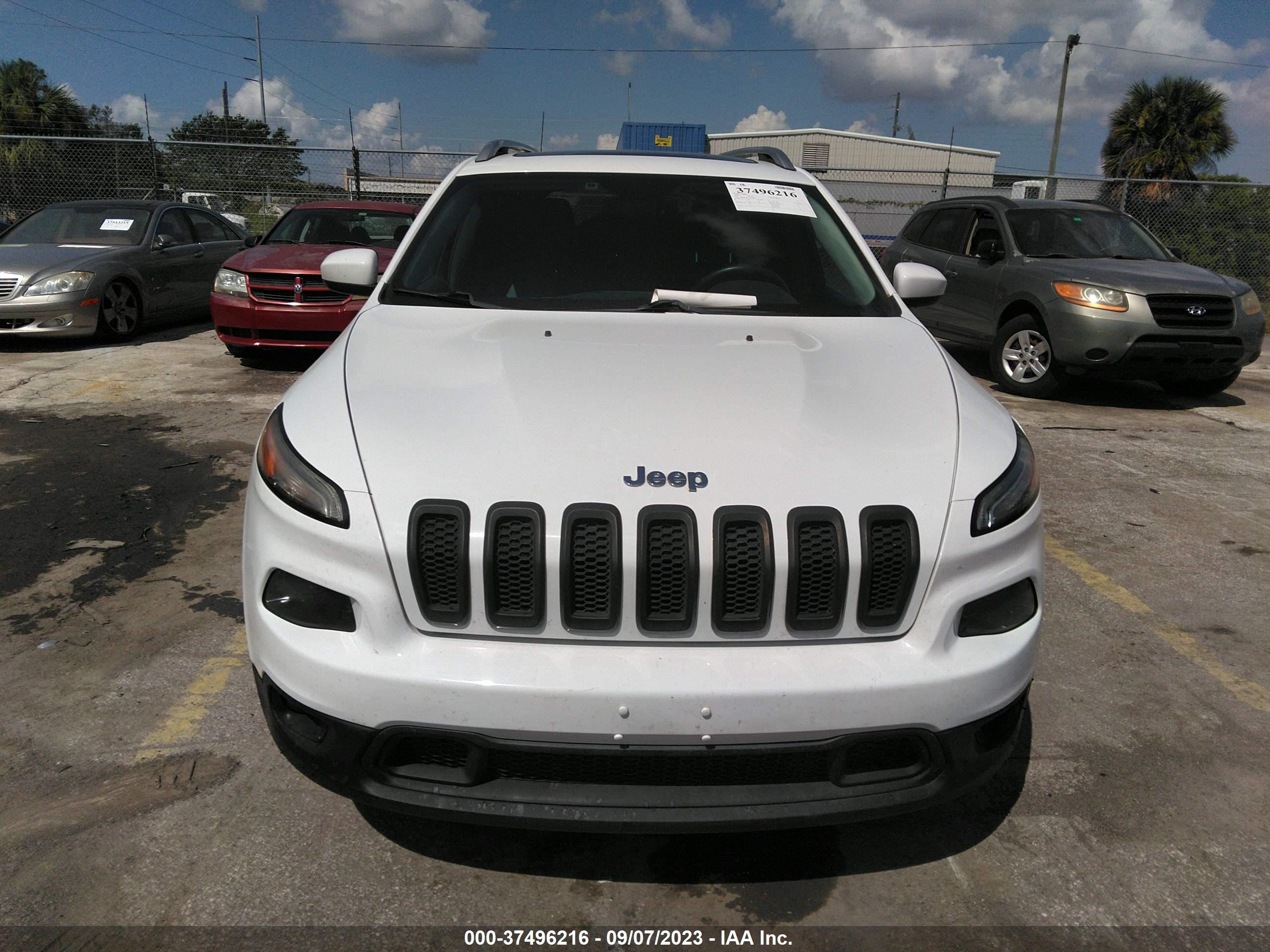 Photo 11 VIN: 1C4PJLCB1FW759871 - JEEP CHEROKEE 