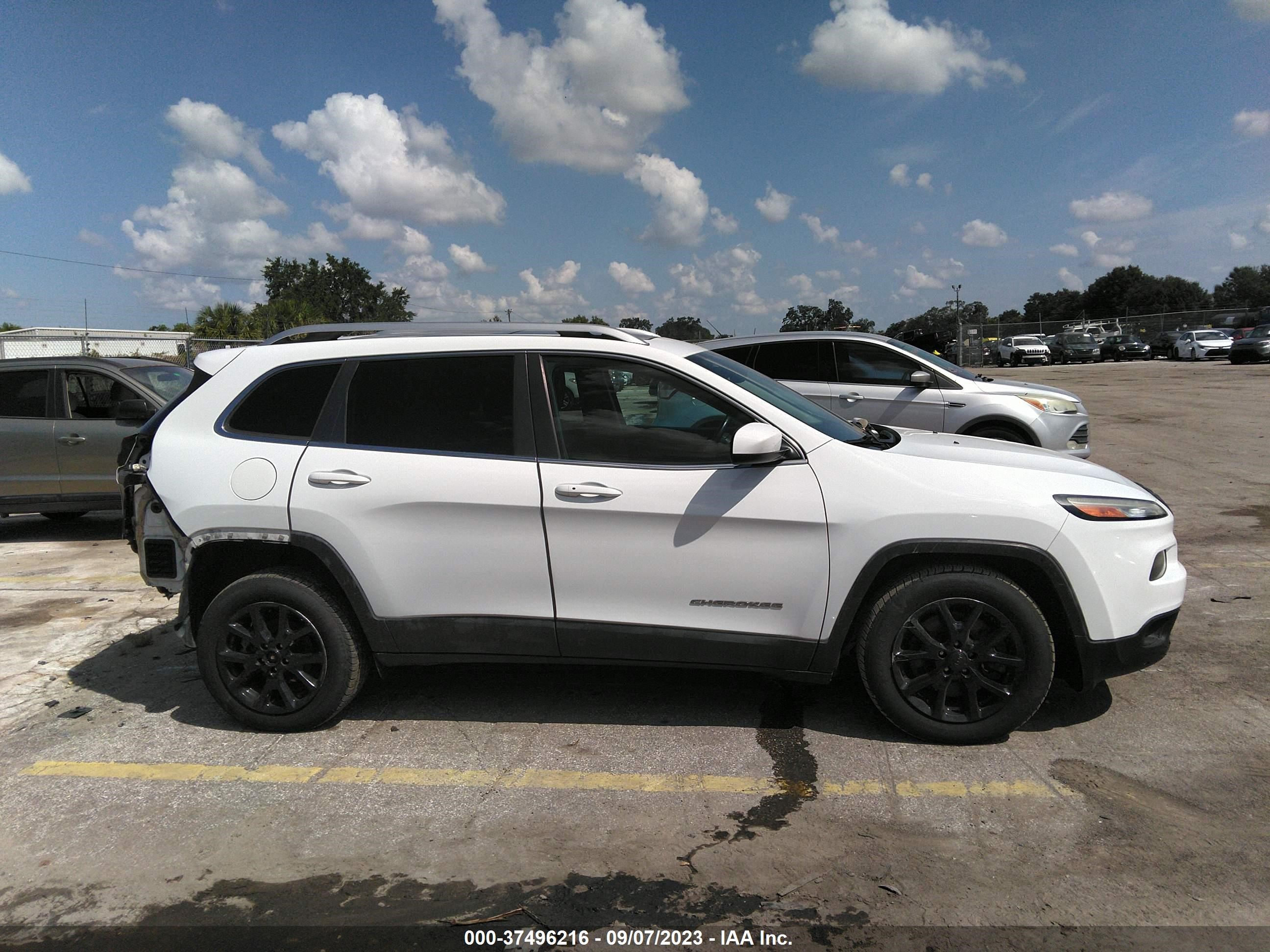 Photo 12 VIN: 1C4PJLCB1FW759871 - JEEP CHEROKEE 