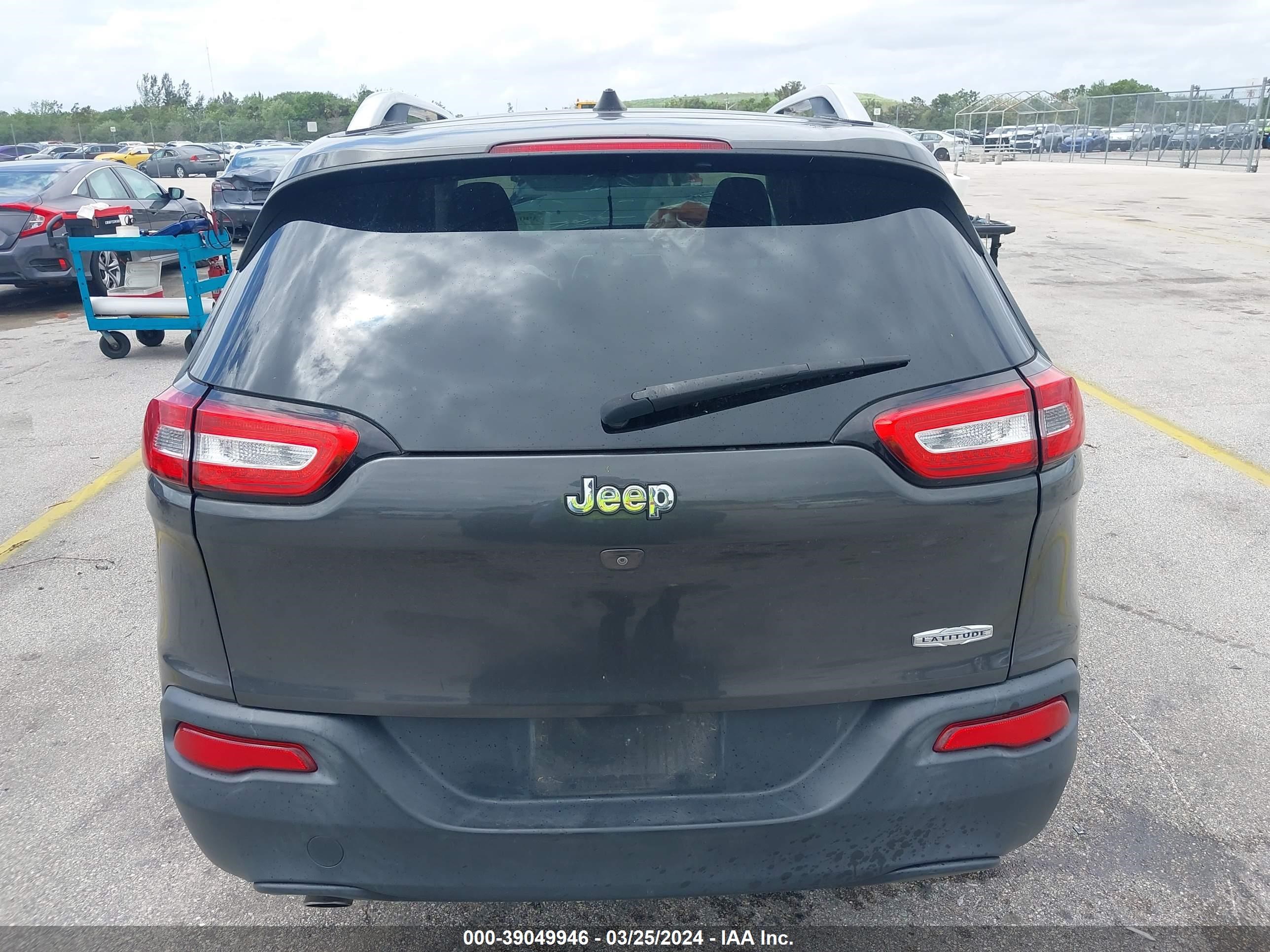 Photo 14 VIN: 1C4PJLCB1FW793390 - JEEP CHEROKEE 