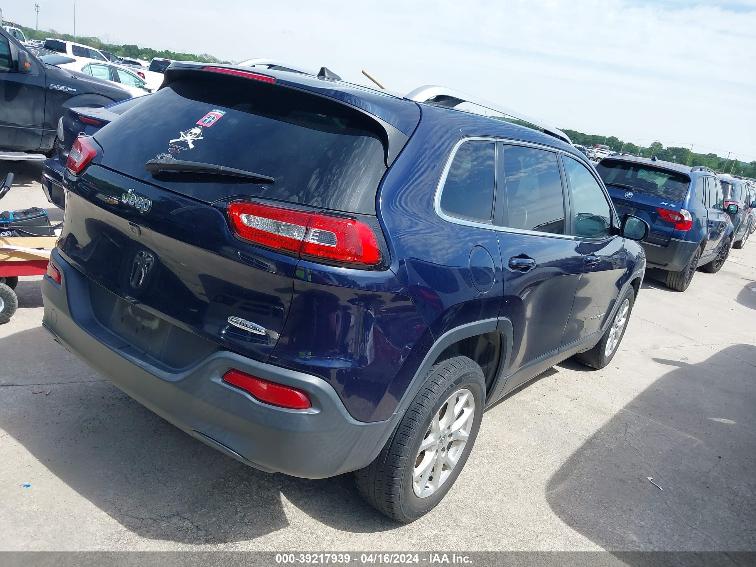 Photo 3 VIN: 1C4PJLCB1GW125669 - JEEP CHEROKEE 