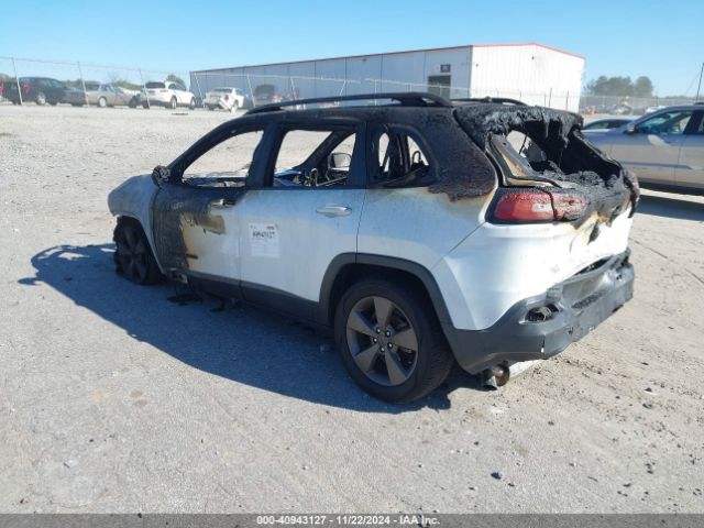 Photo 2 VIN: 1C4PJLCB1GW275717 - JEEP CHEROKEE 