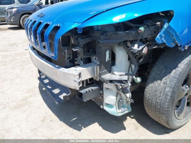 Photo 5 VIN: 1C4PJLCB1JD538338 - JEEP CHEROKEE 