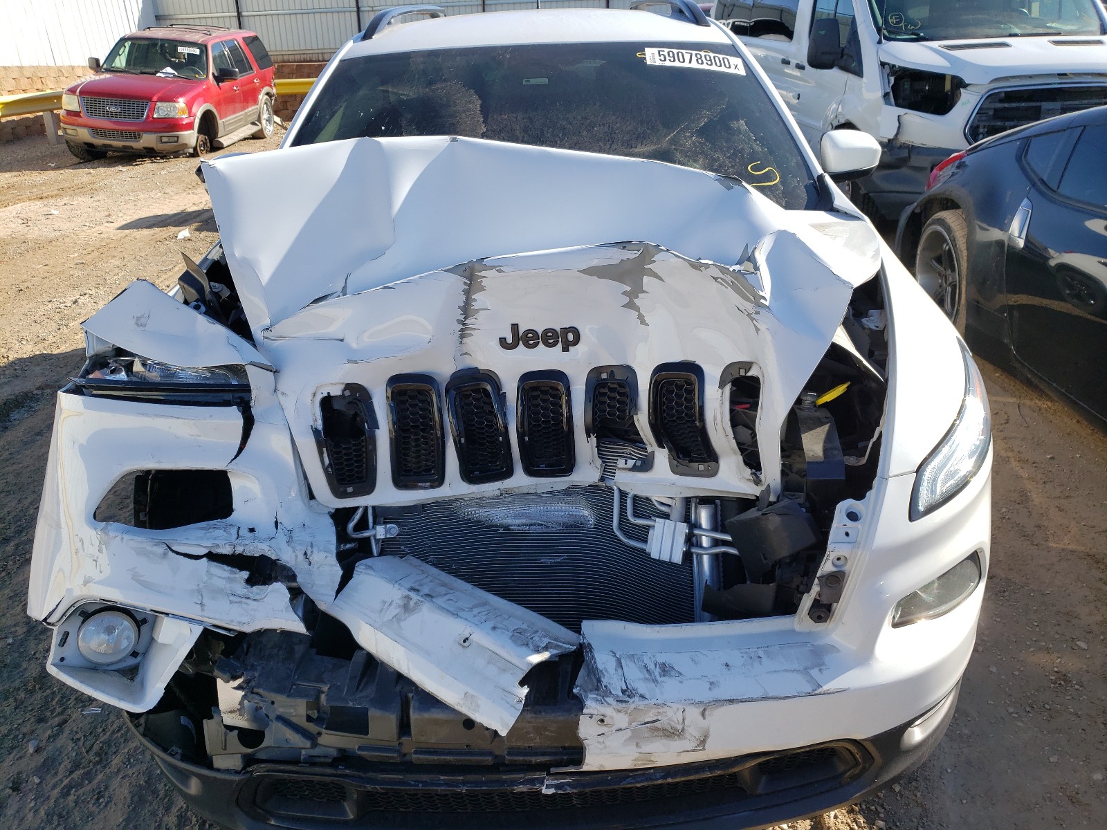 Photo 6 VIN: 1C4PJLCB1JD551526 - JEEP CHEROKEE L 