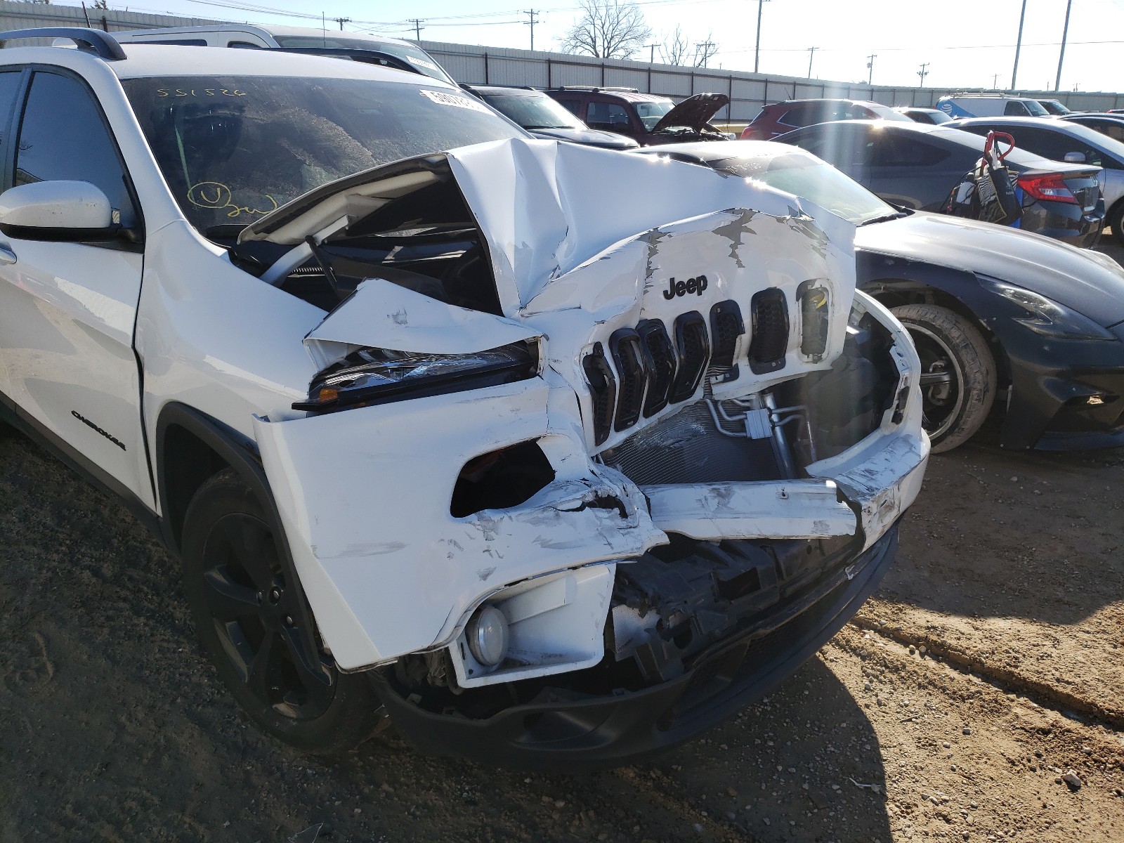 Photo 8 VIN: 1C4PJLCB1JD551526 - JEEP CHEROKEE L 