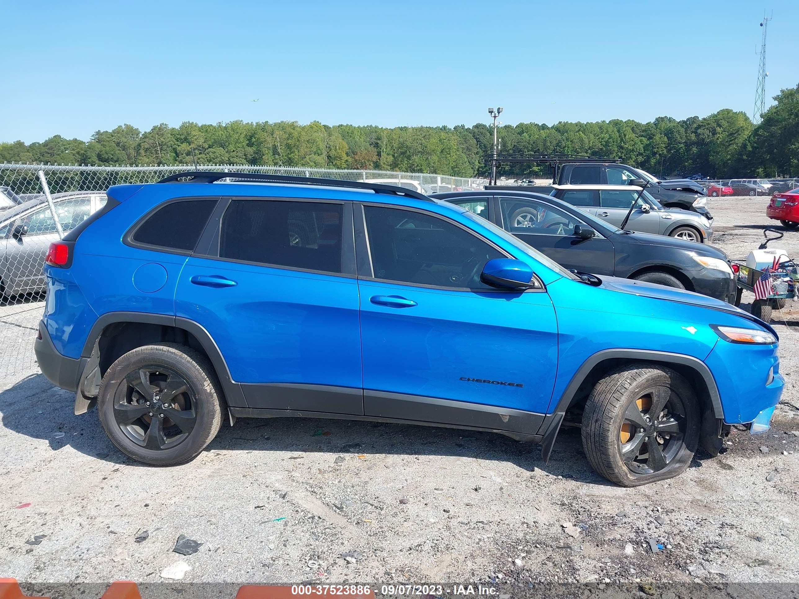 Photo 12 VIN: 1C4PJLCB1JD595364 - JEEP CHEROKEE 