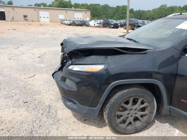 Photo 5 VIN: 1C4PJLCB1JD596272 - JEEP CHEROKEE 