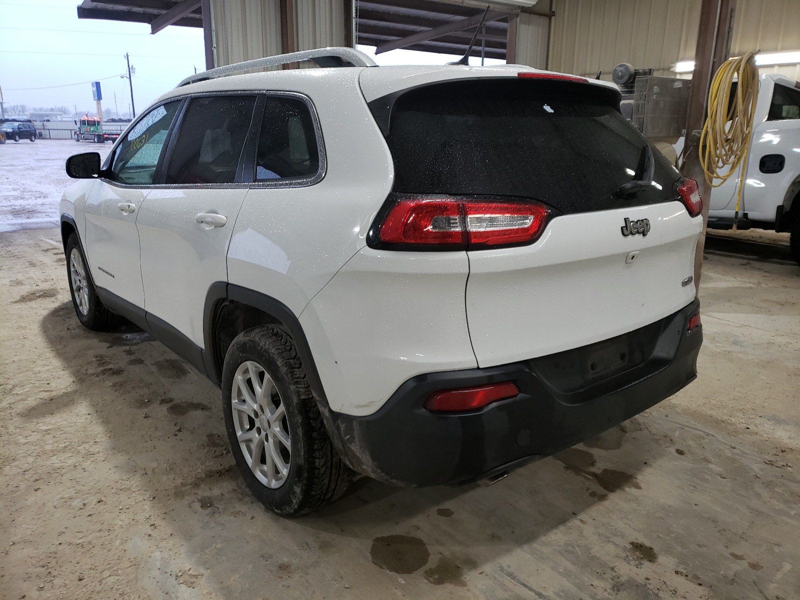 Photo 2 VIN: 1C4PJLCB2GW211878 - JEEP CHEROKEE L 