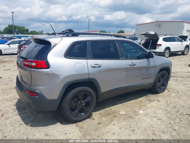 Photo 3 VIN: 1C4PJLCB2JD558856 - JEEP CHEROKEE 