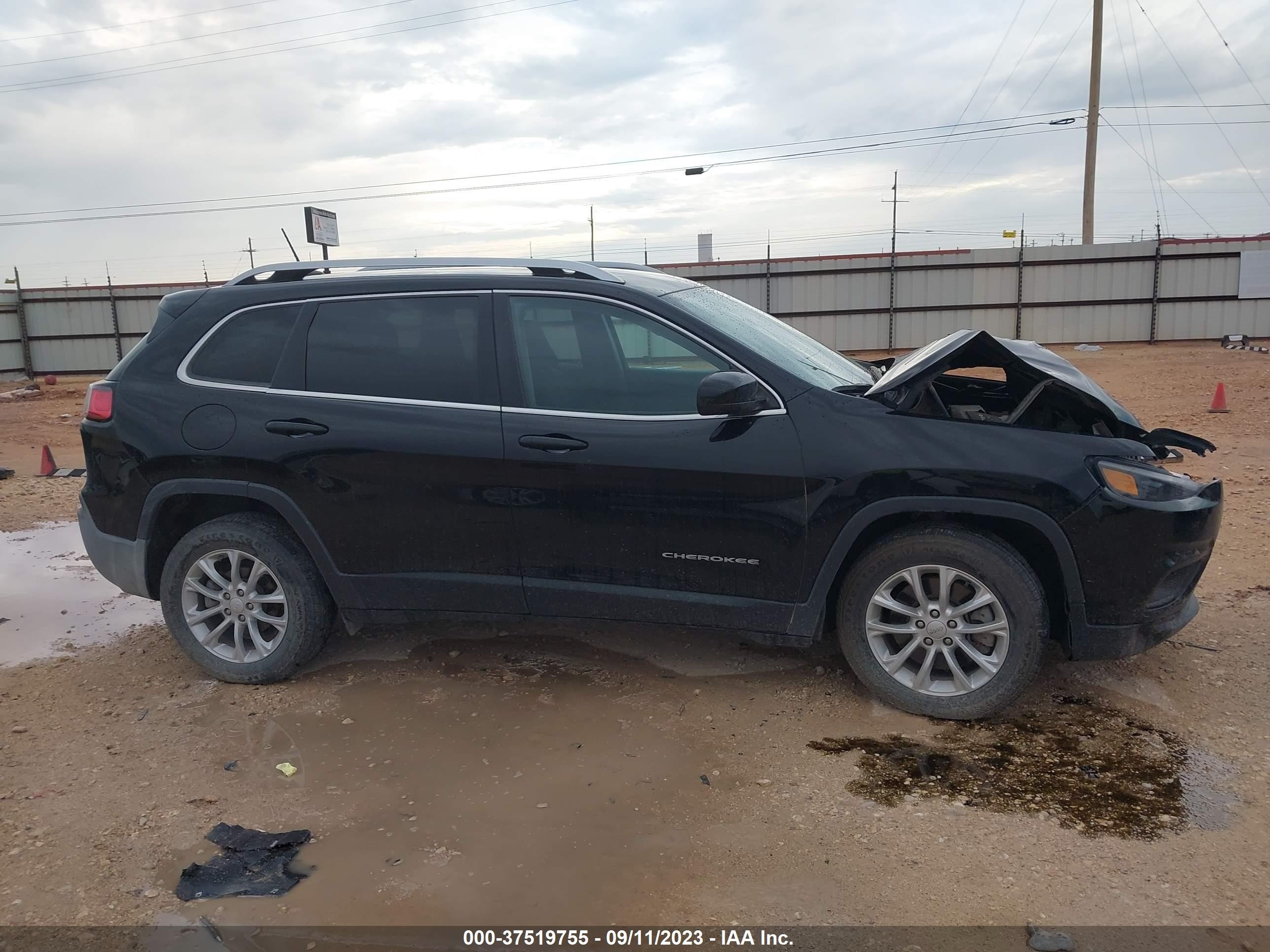 Photo 12 VIN: 1C4PJLCB2KD114314 - JEEP CHEROKEE 